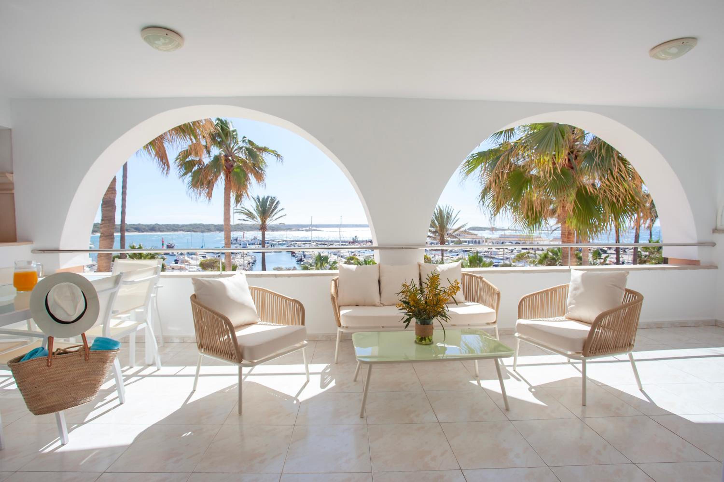 Three-Bedroom Apartment with Sea View (VT/27) photo 2