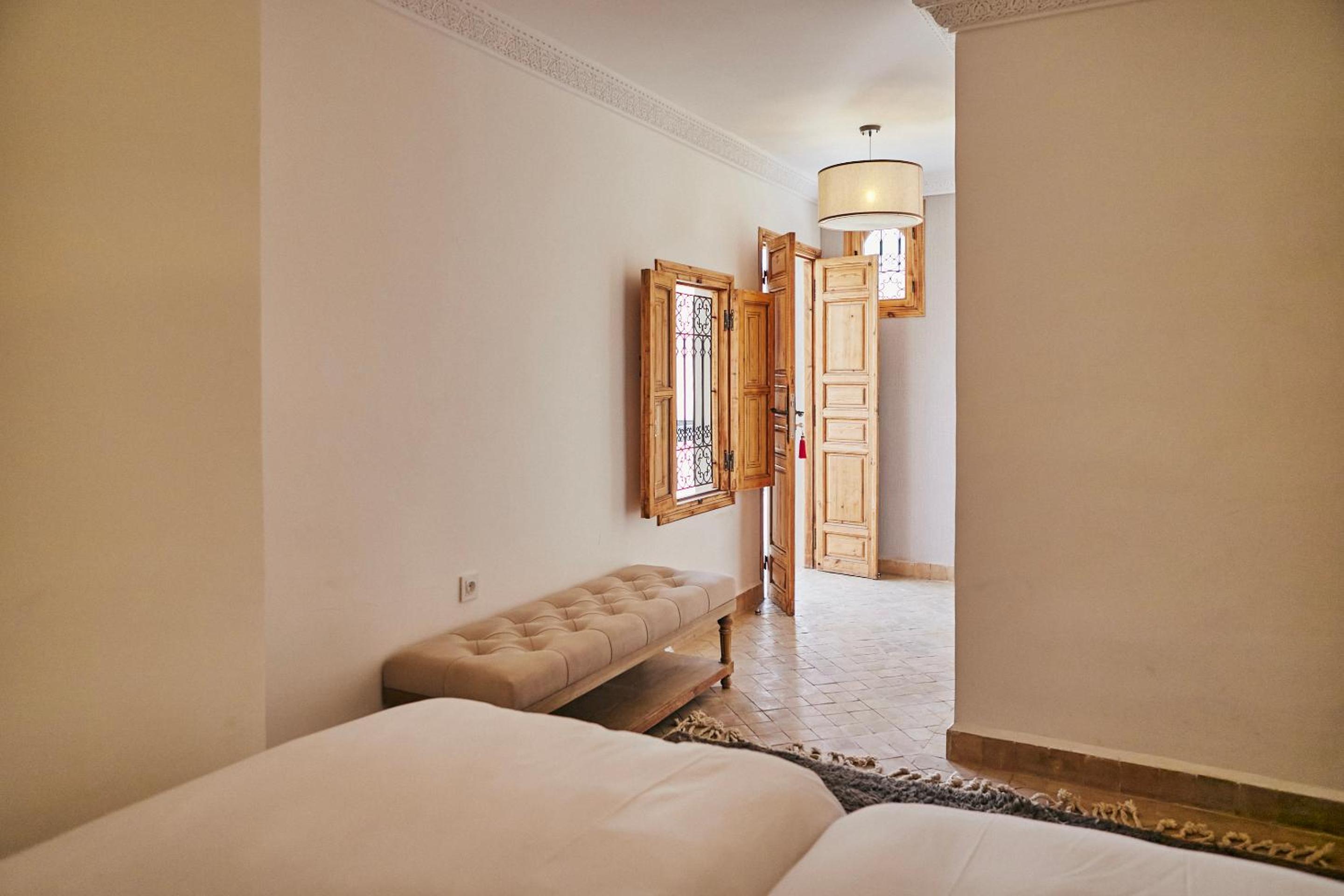 Standard Twin Room - Photo 4