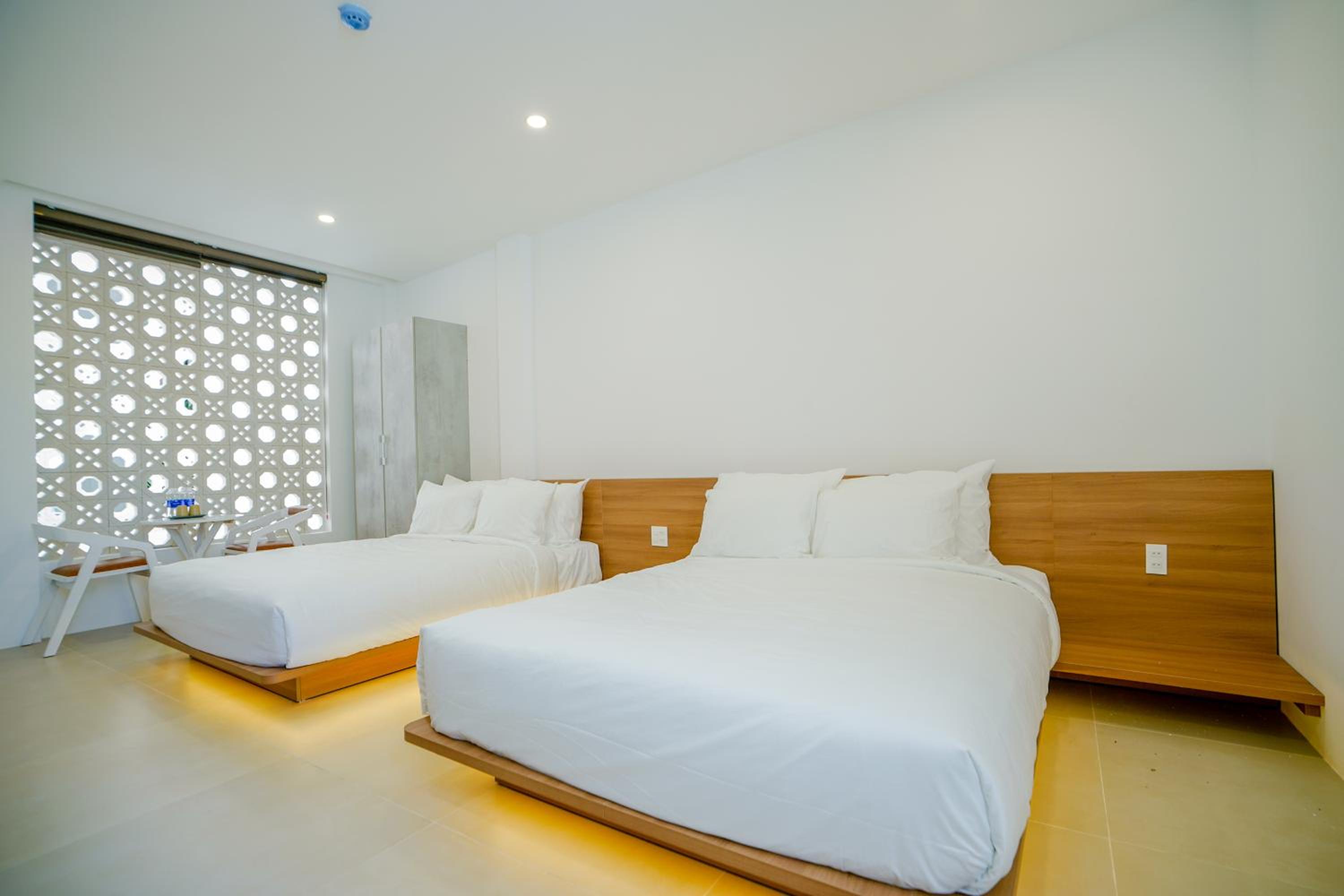 Queen Room with Two Queen Beds photo 3