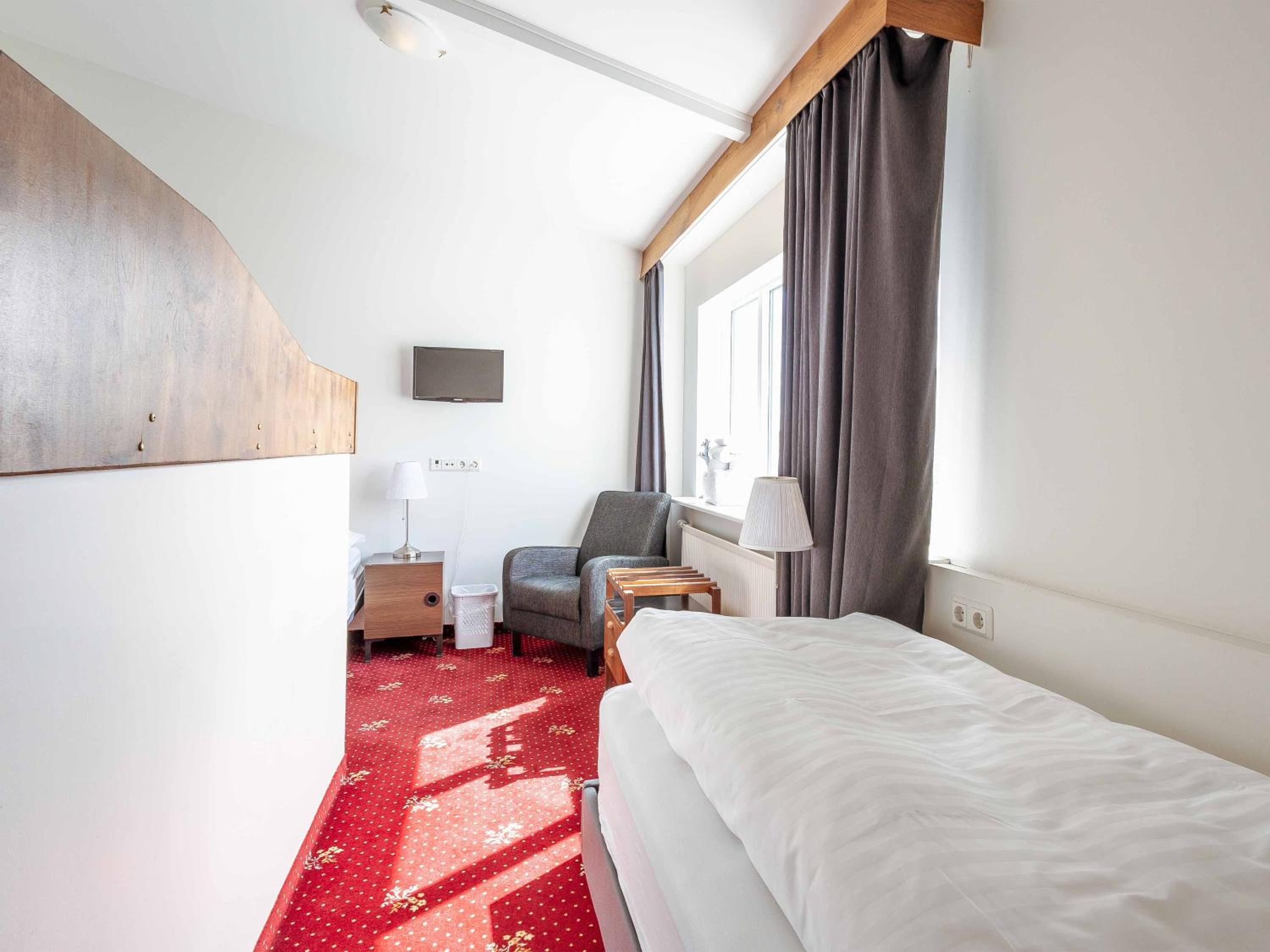 Quadruple Room with Private Bathroom photo 2