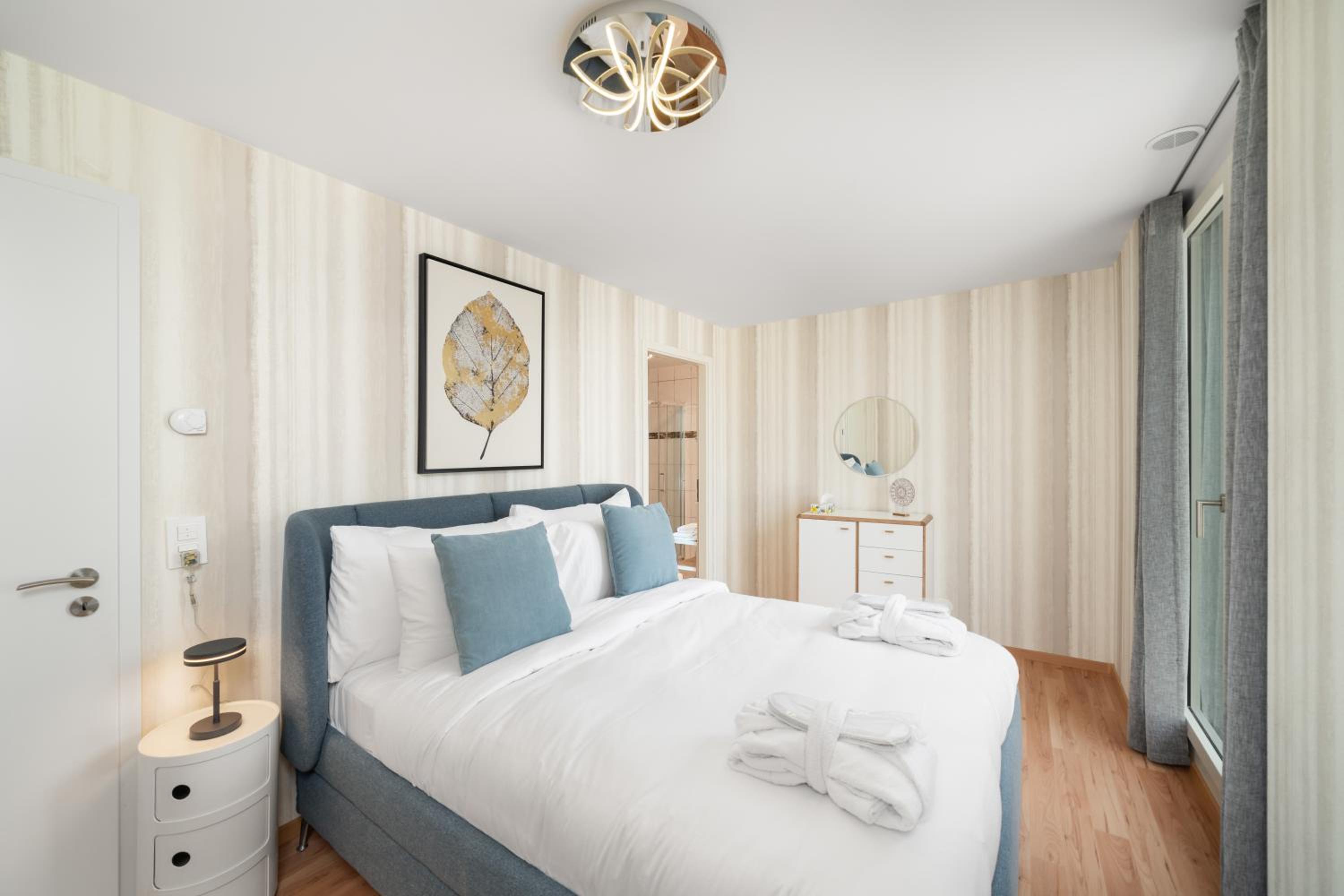 Four-Bedroom Apartment with Lake View photo 1
