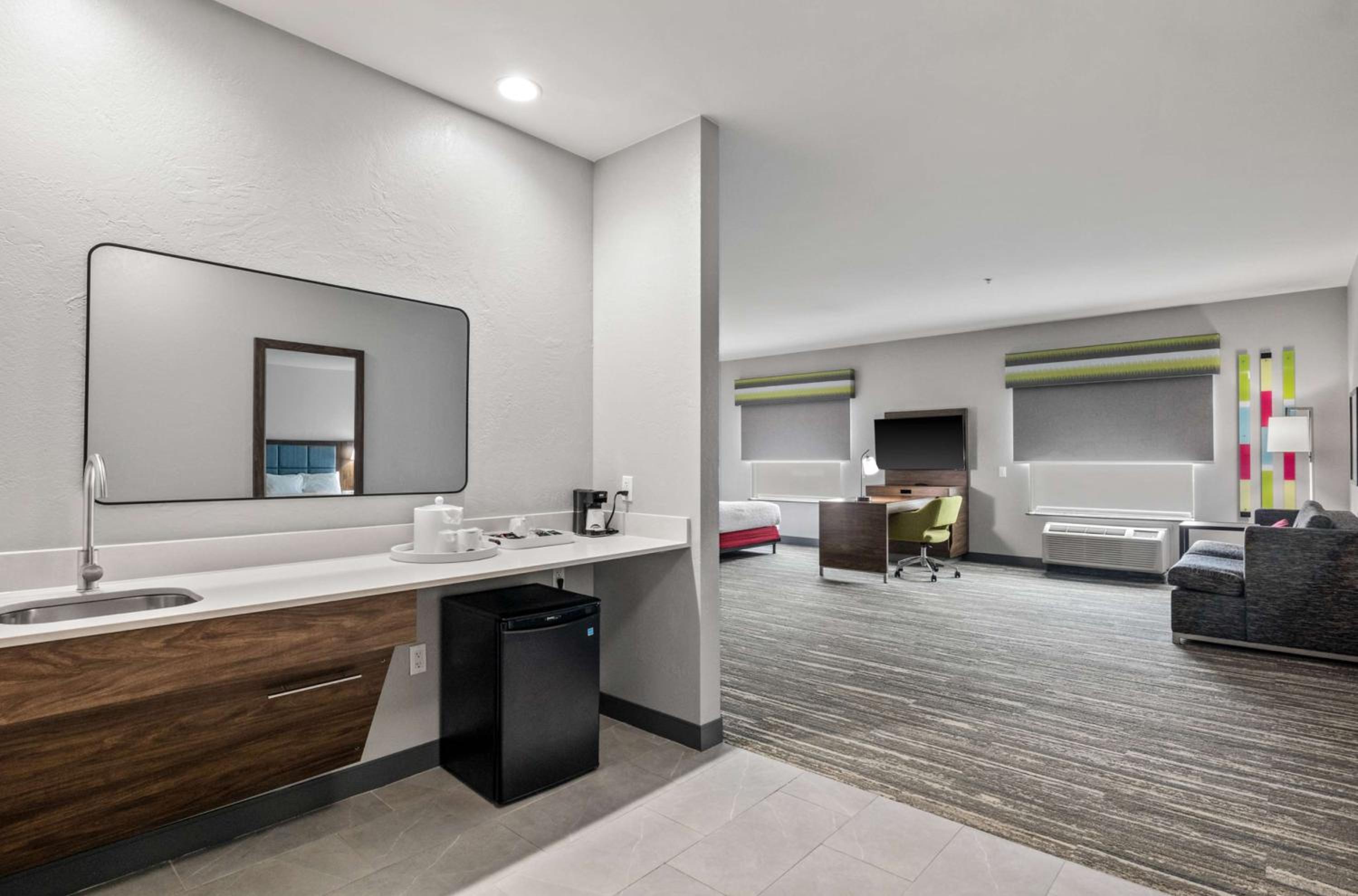 King Studio Suite - Non-Smoking - Photo 1