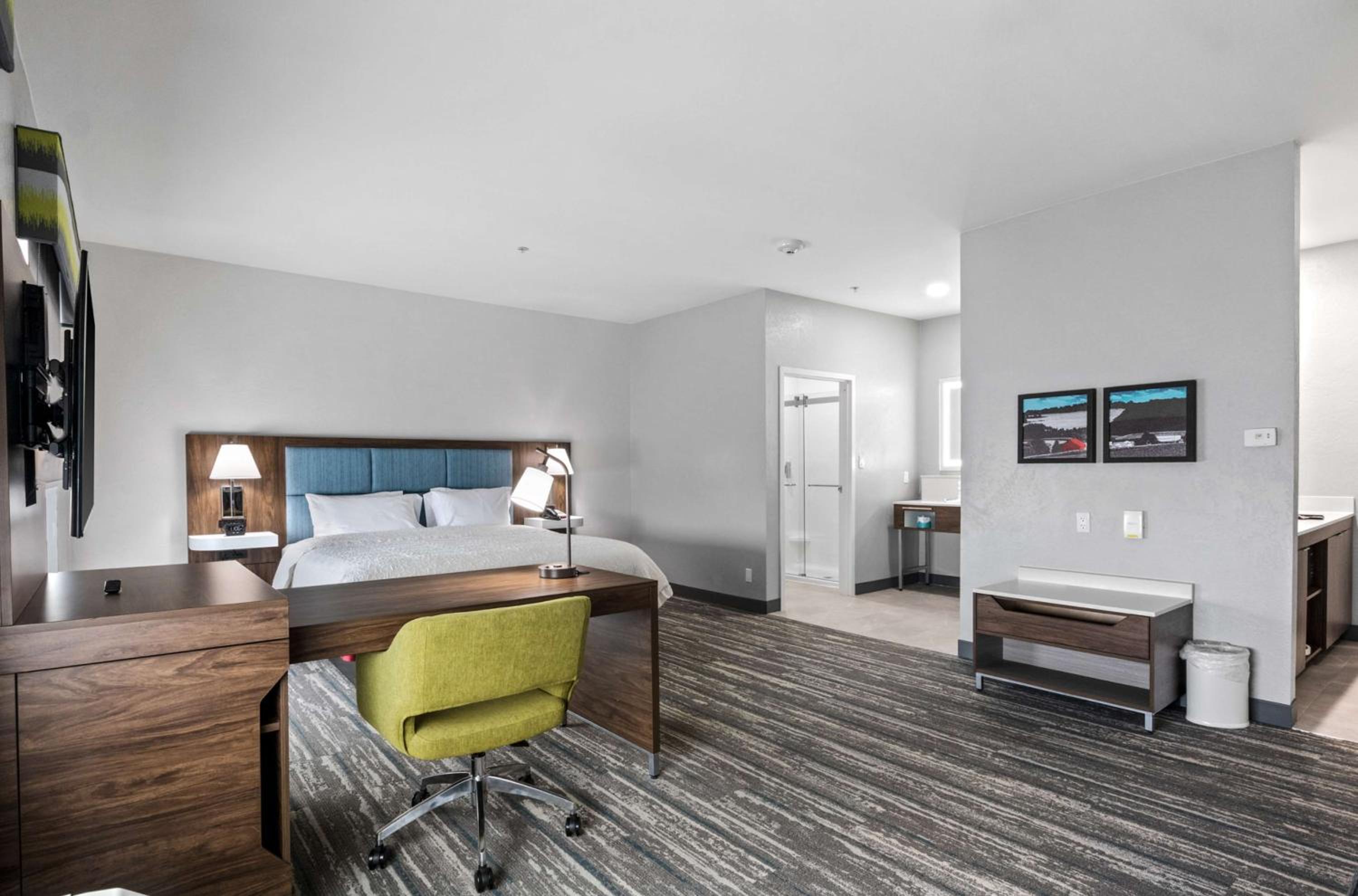King Studio Suite - Non-Smoking - Photo 3