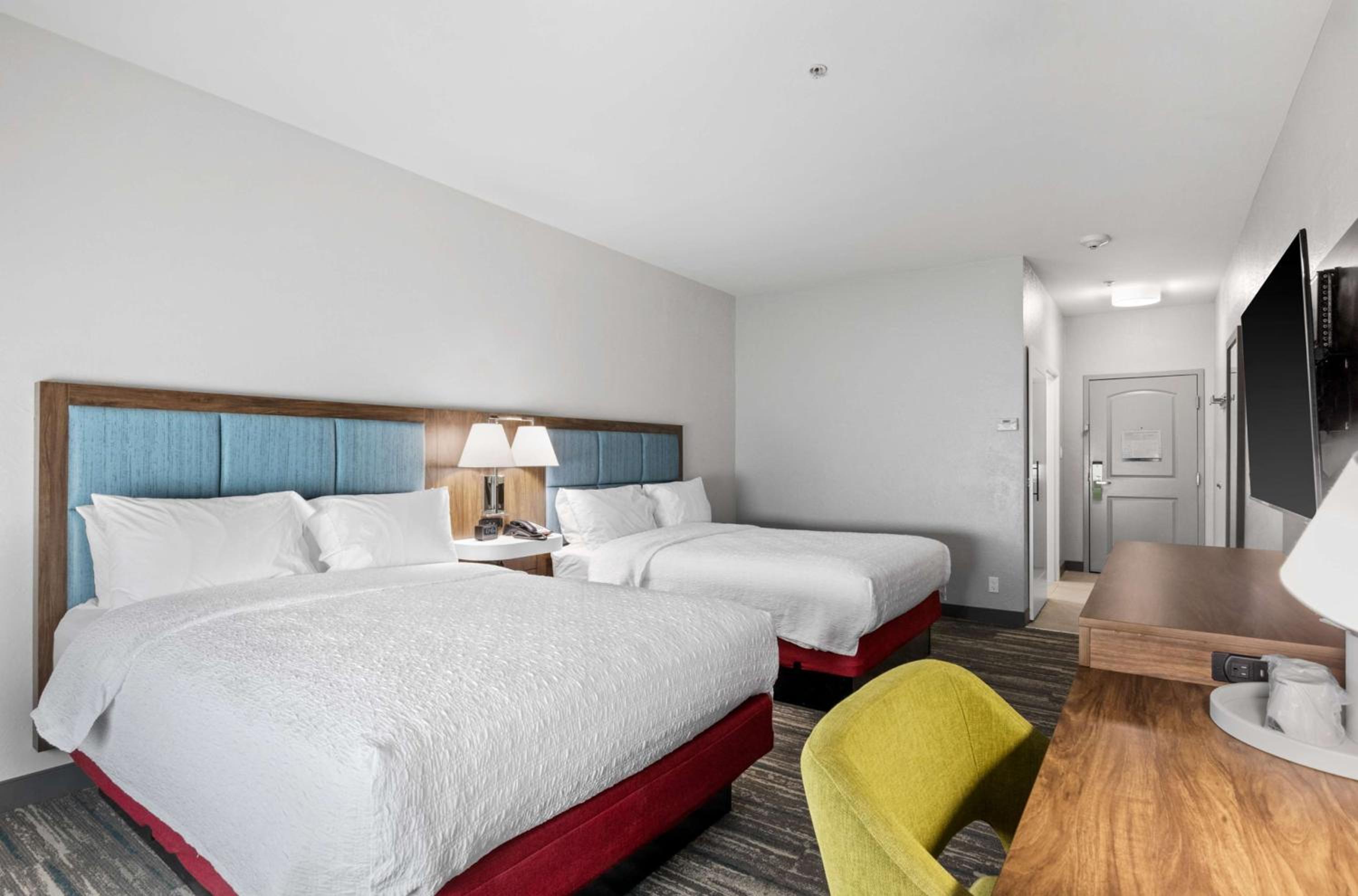 Room with Two Queen Beds - Non-Smoking - Photo 2