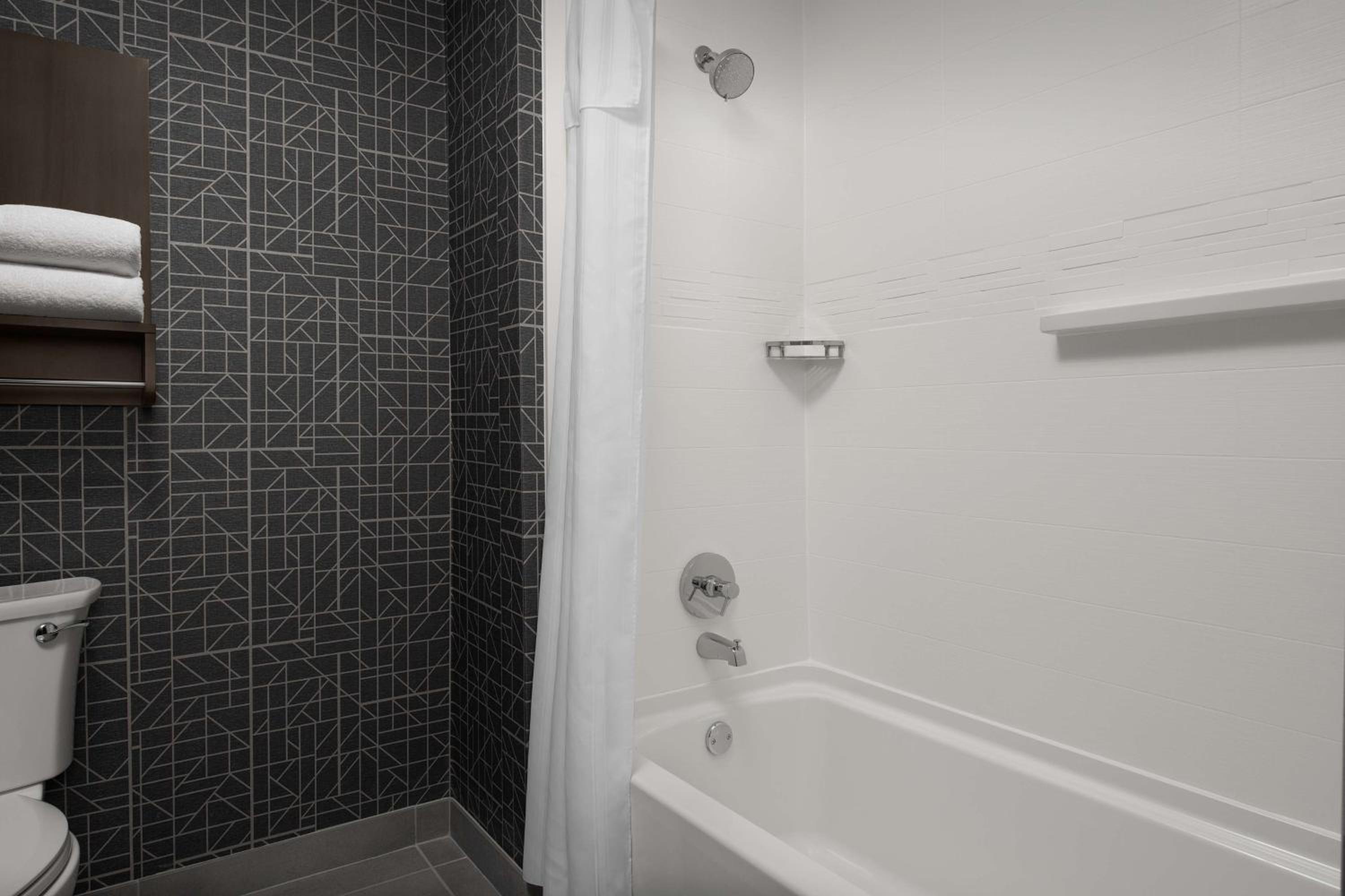 One-Bedroom Suite with Two Queen Beds - Photo 2