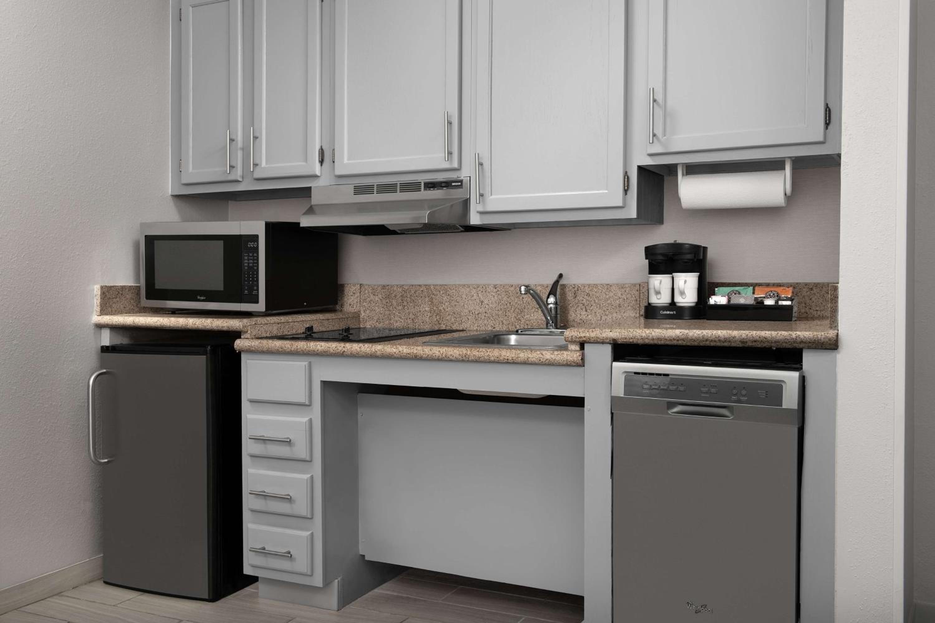 Queen Suite - Disability Access - Photo 4