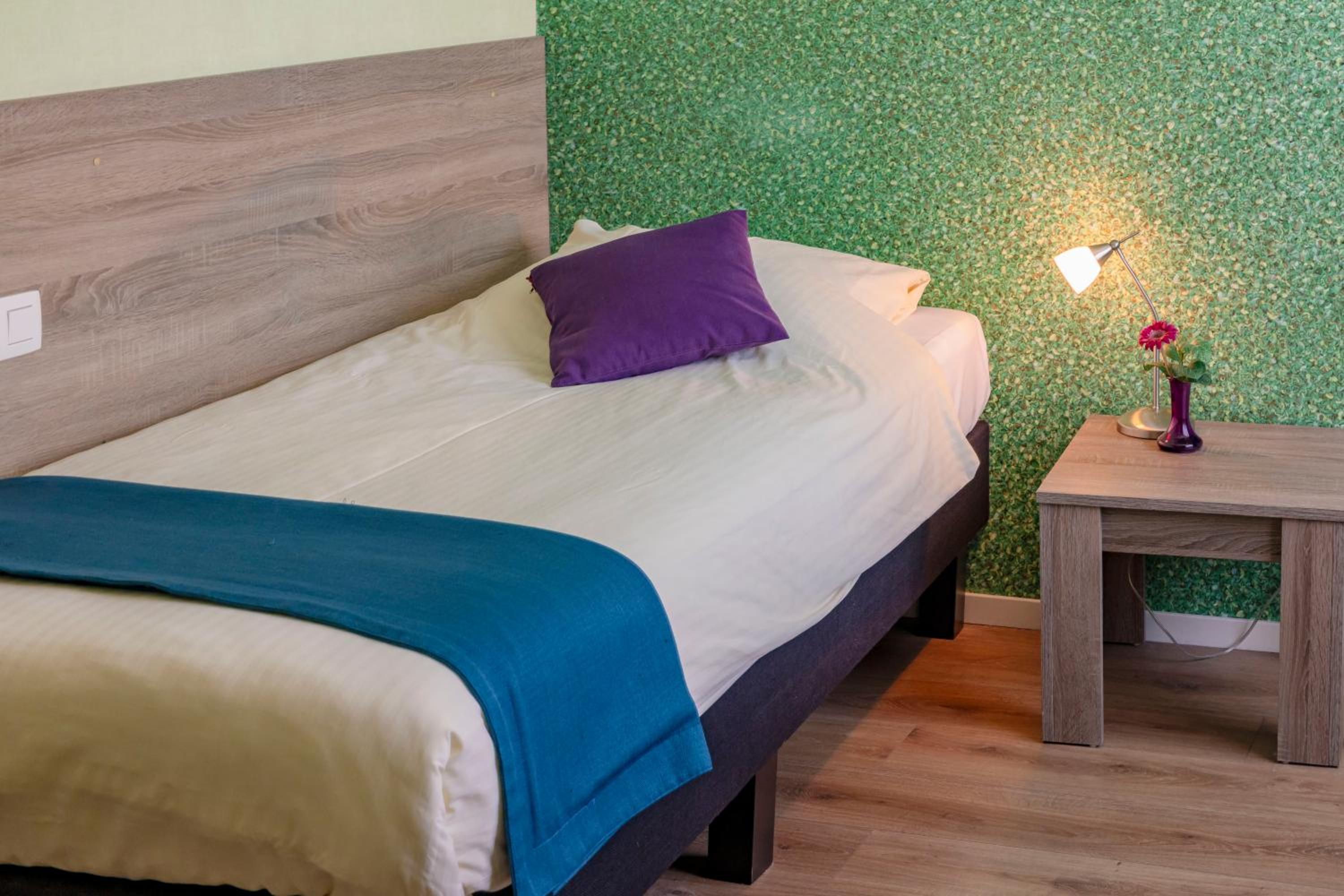 Single Room with Private Bathroom photo 3