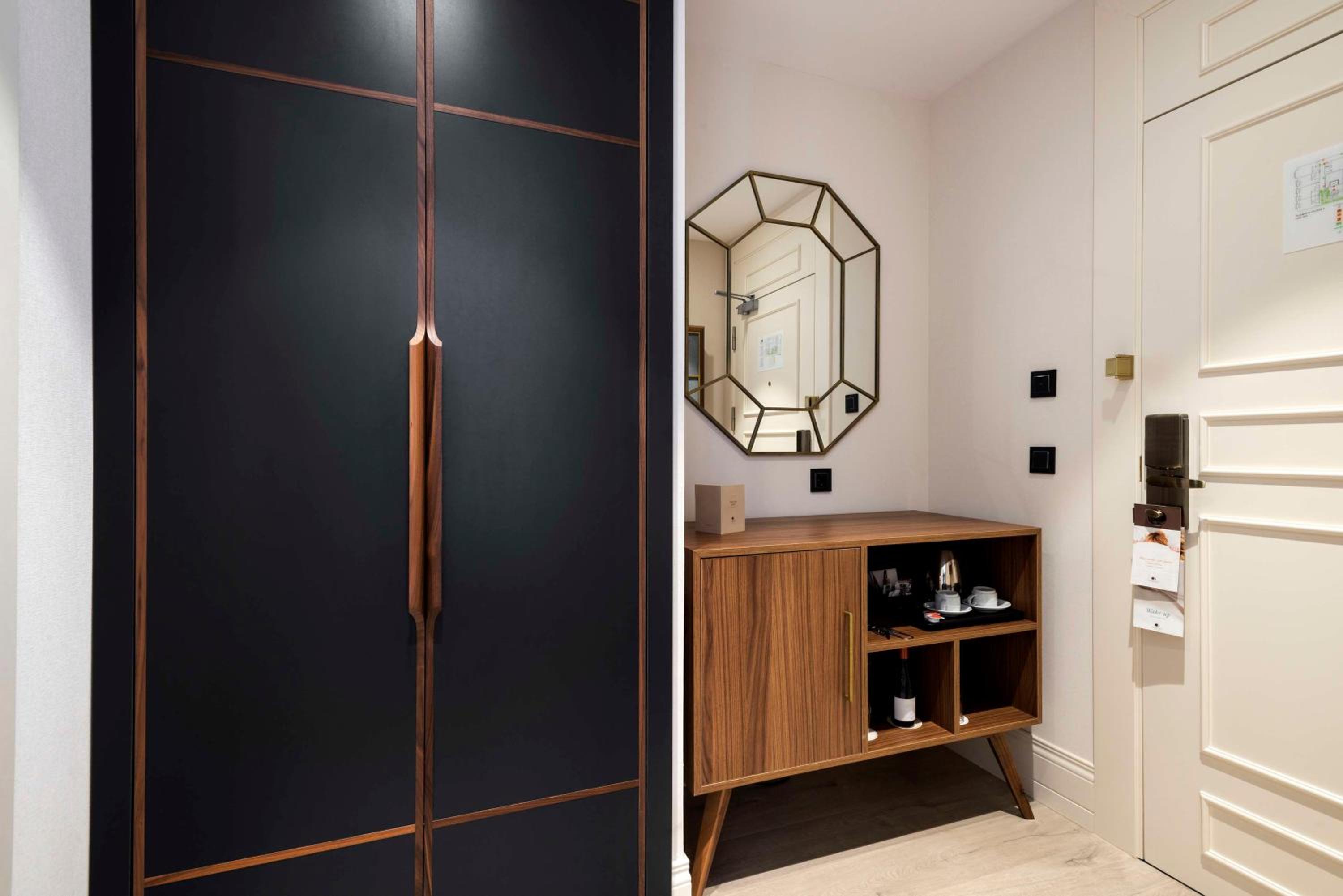 Double Room thumbnail 5
