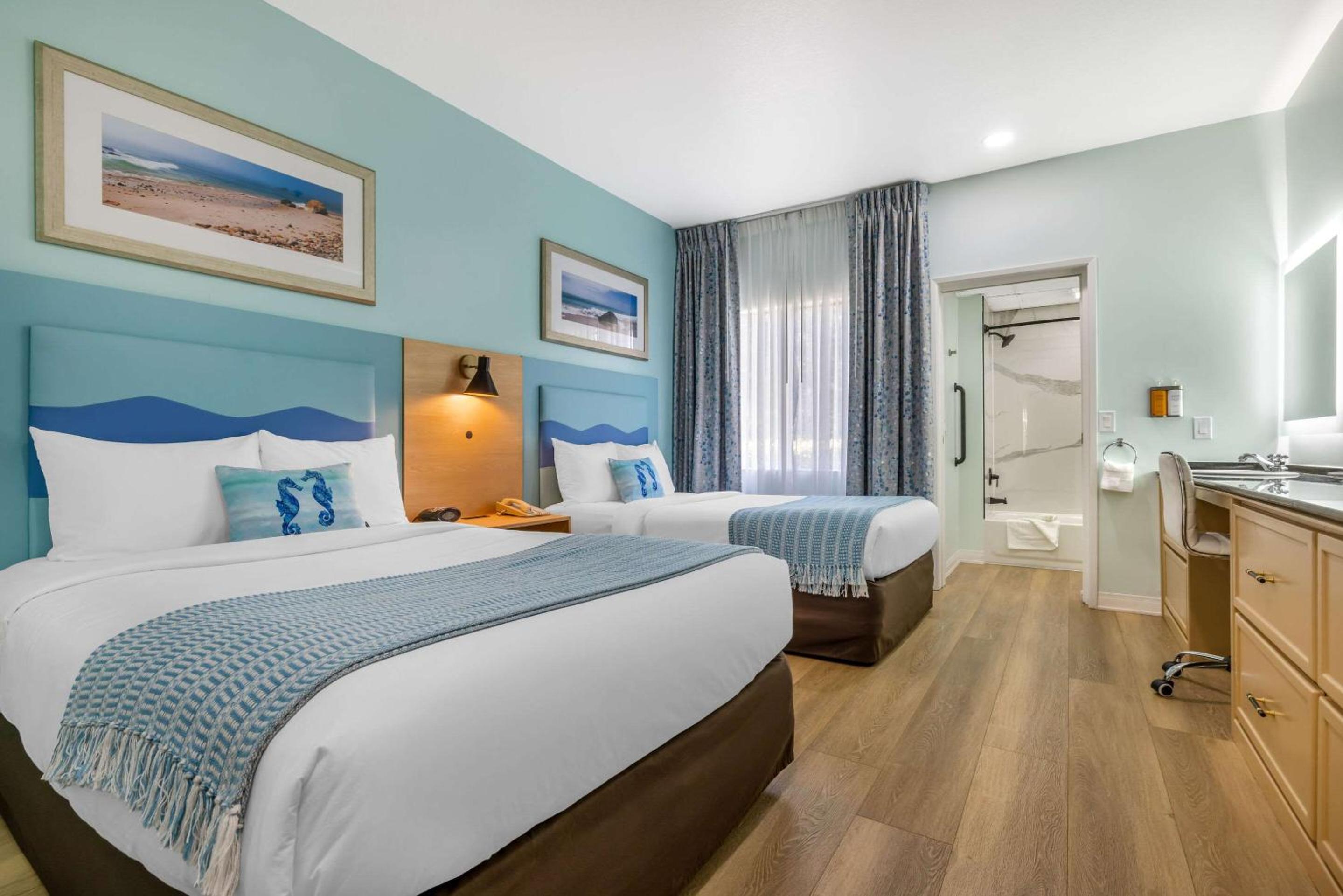 Standard Double Suite with Two Double Beds - Photo 3