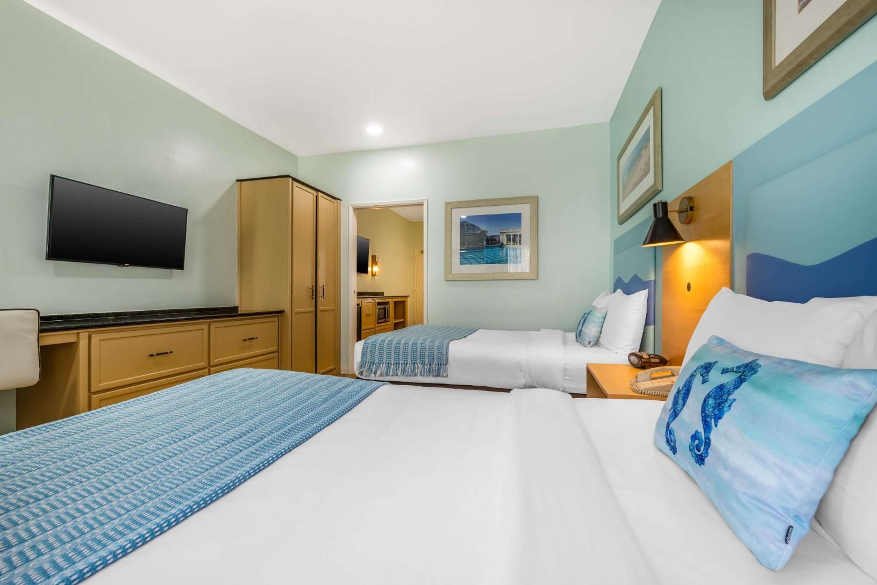 Standard Double Suite with Two Double Beds - Photo 4