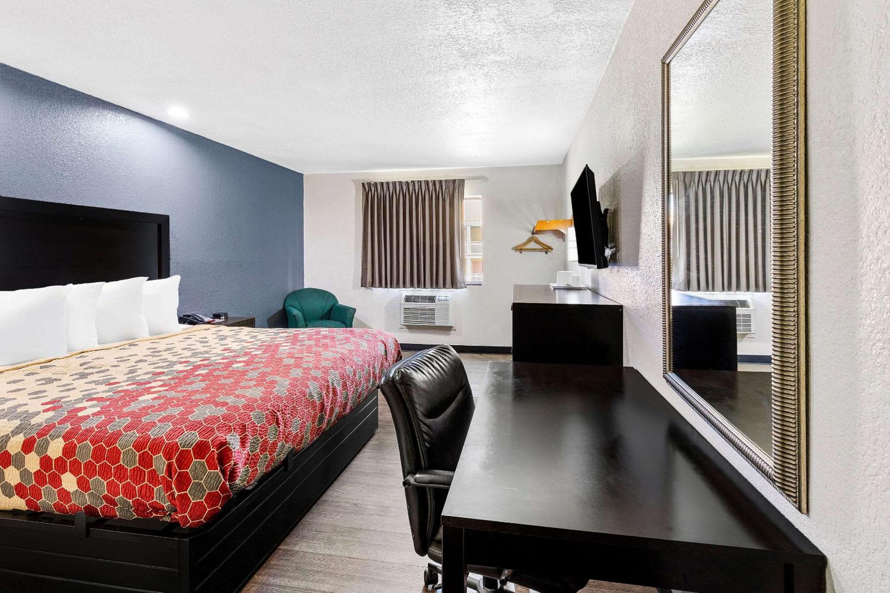 King Room - Non-Smoking - Photo 1