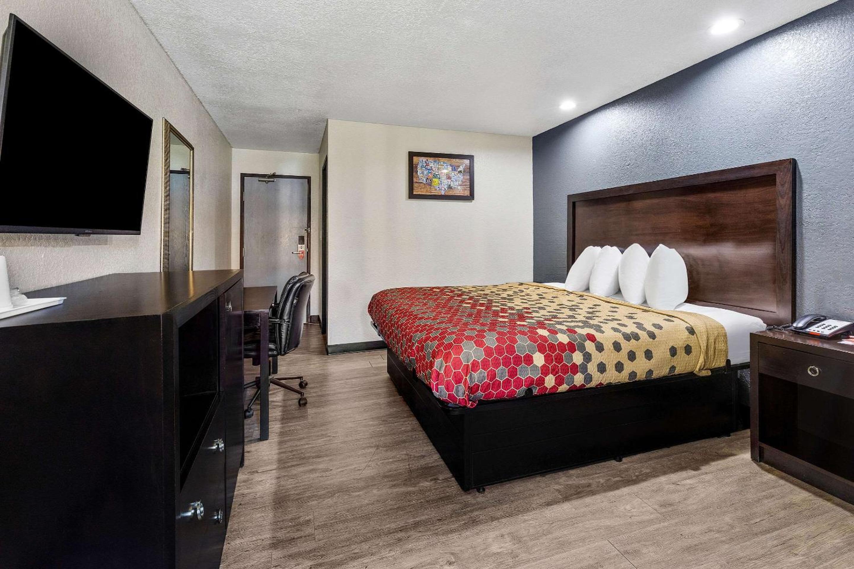 King Room - Non-Smoking - Photo 3