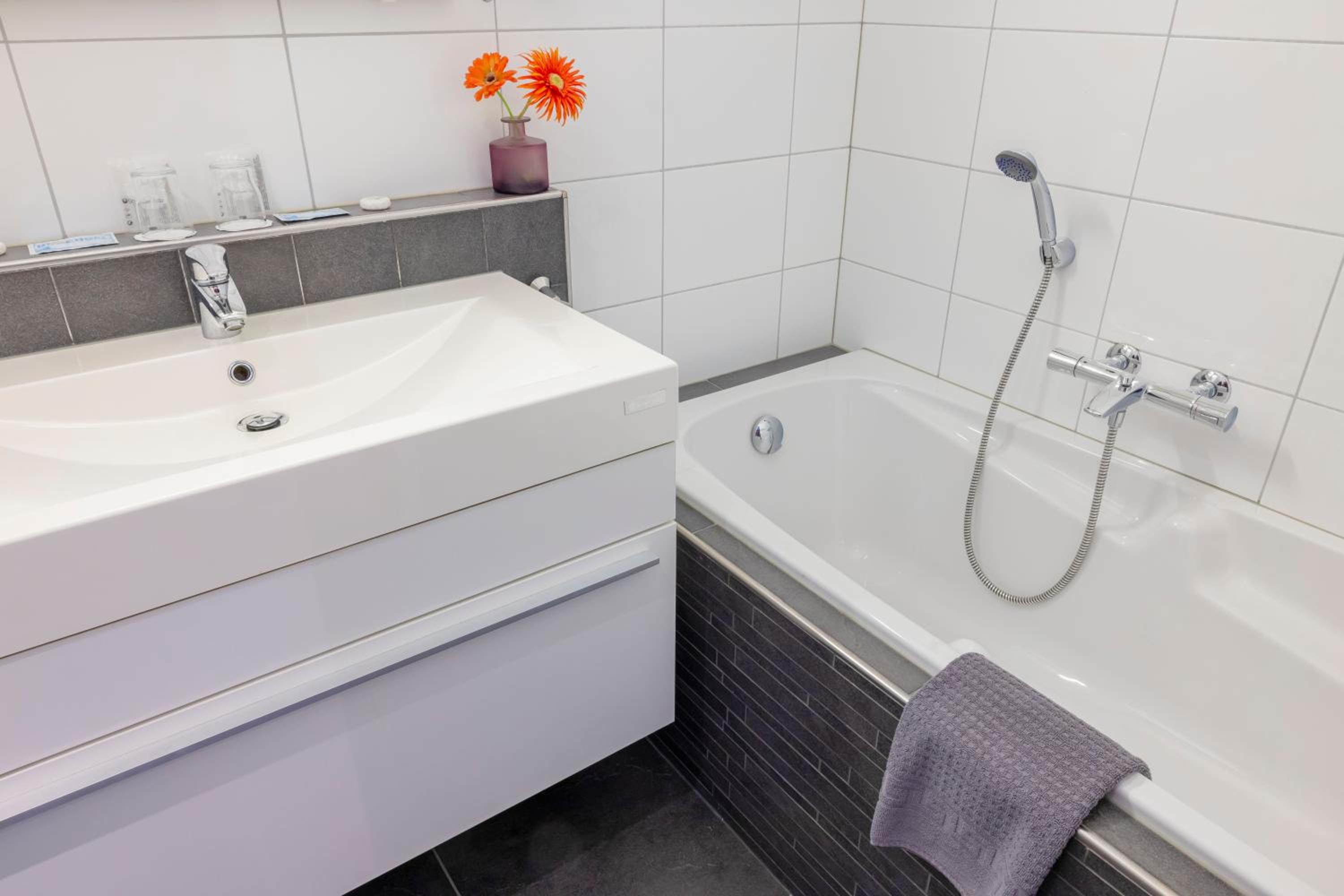 Comfort Triple Room with Shower photo 3