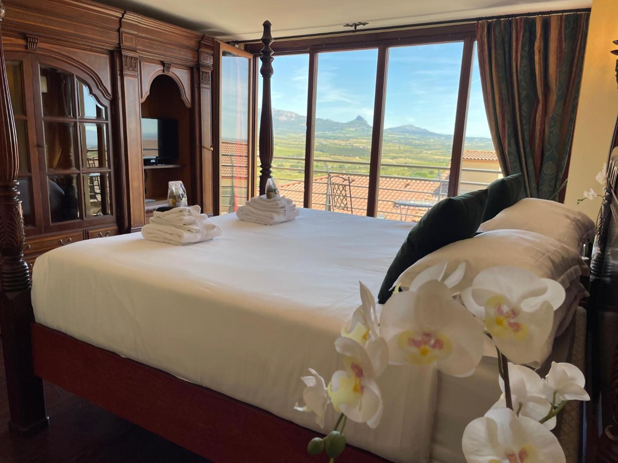 Deluxe Double Room with Balcony - Photo 1