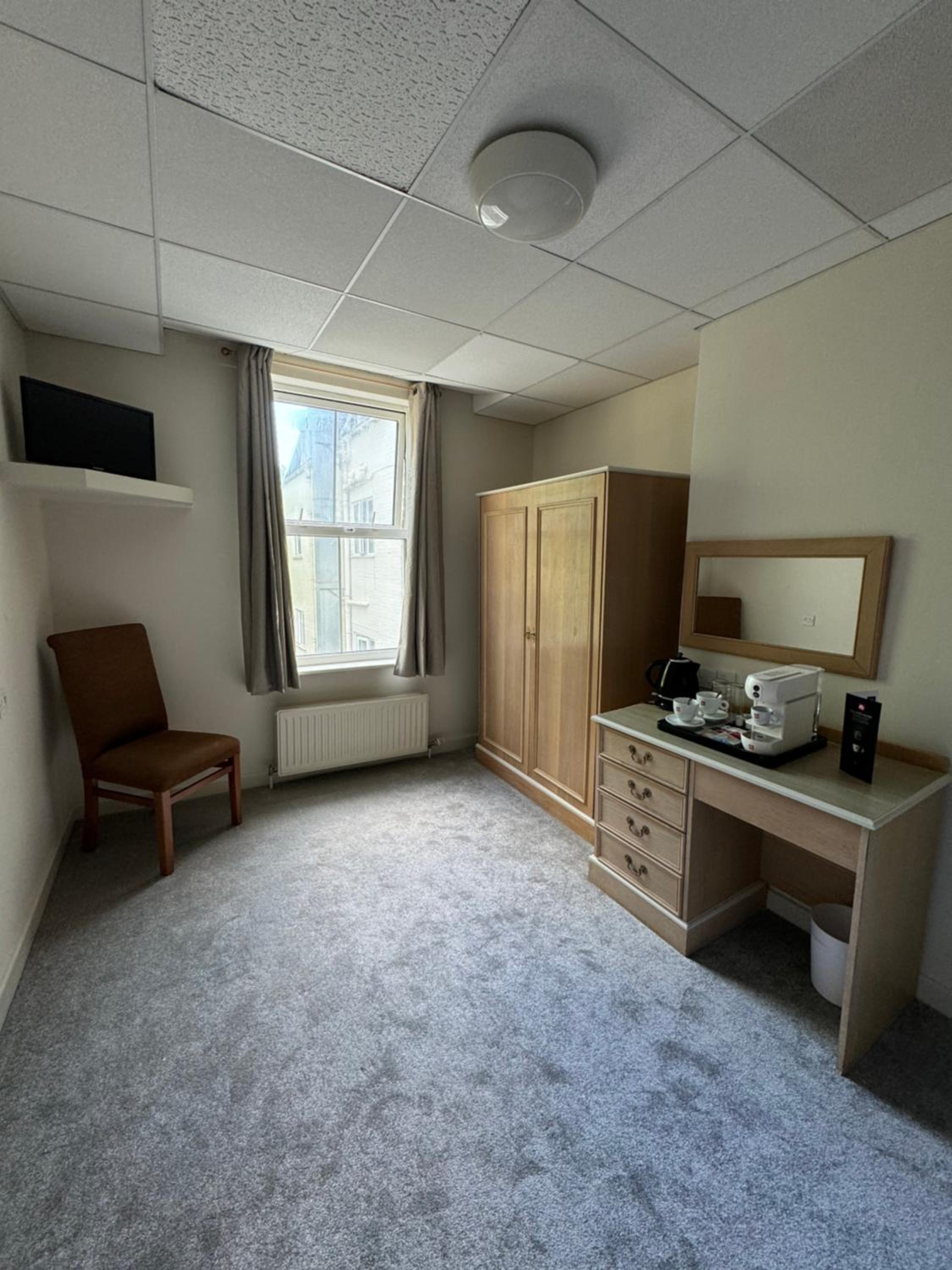 Small Double Room - Photo 4