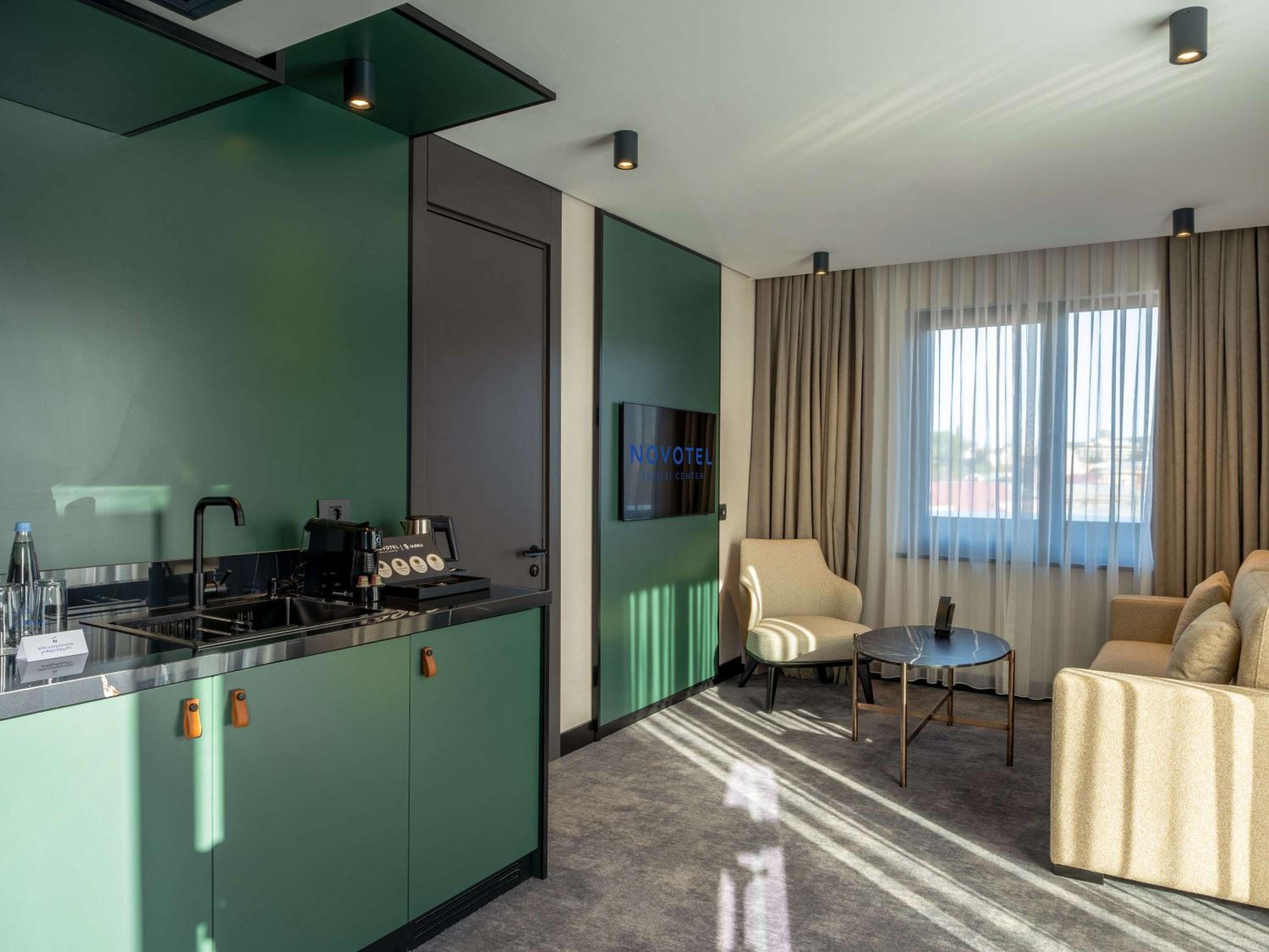 Suite - Photo 1