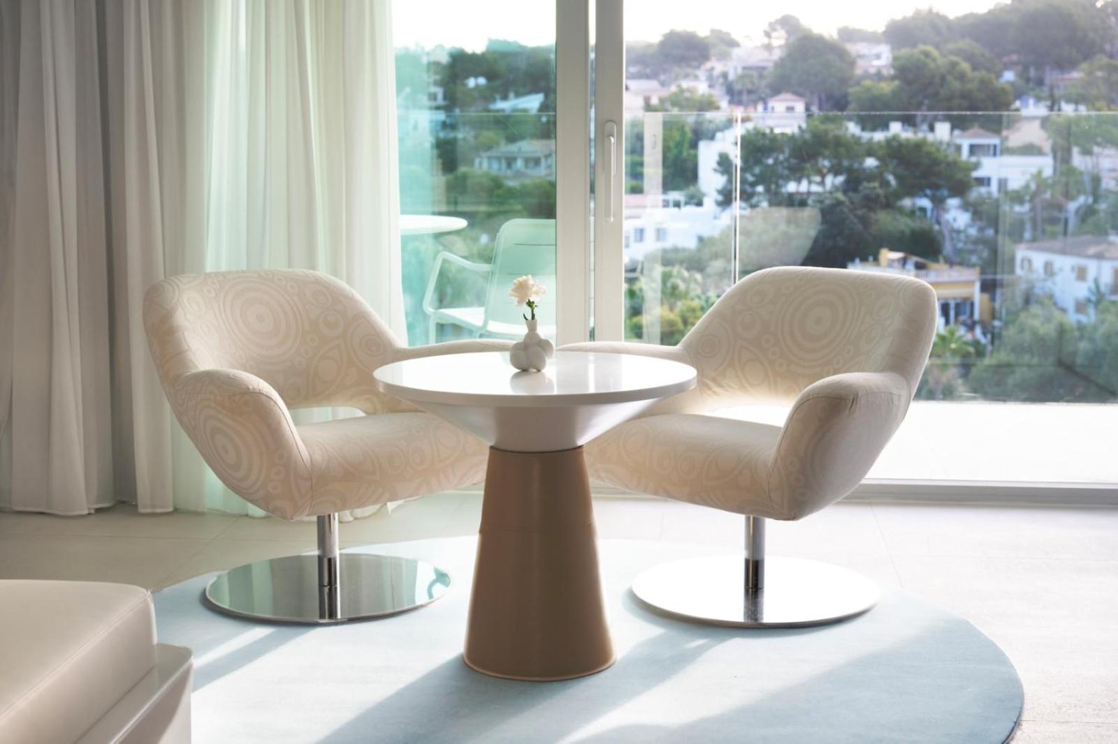 Suite Junior con Vista Lateral al Mar