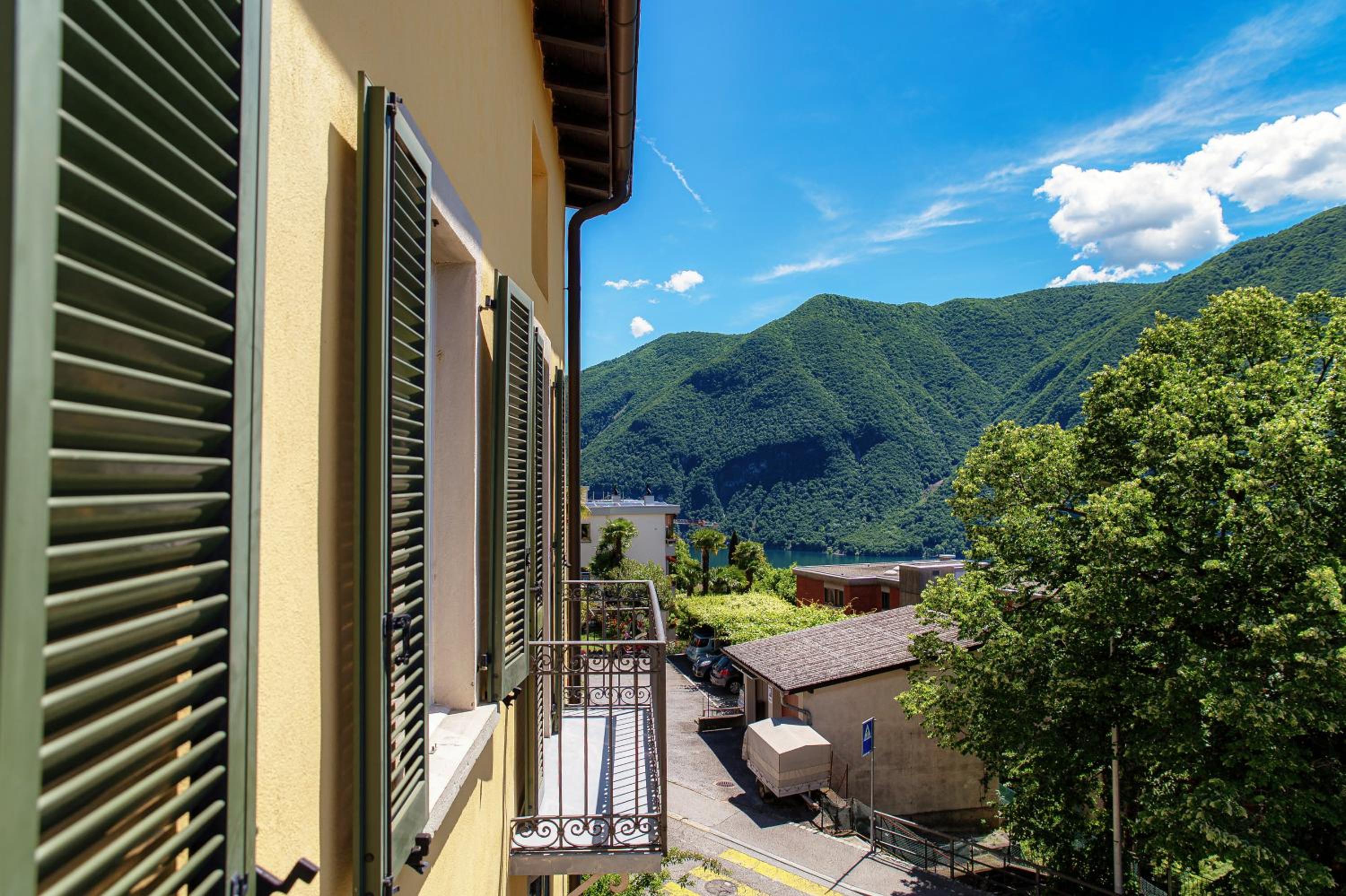 Apartment with Lake View photo 2
