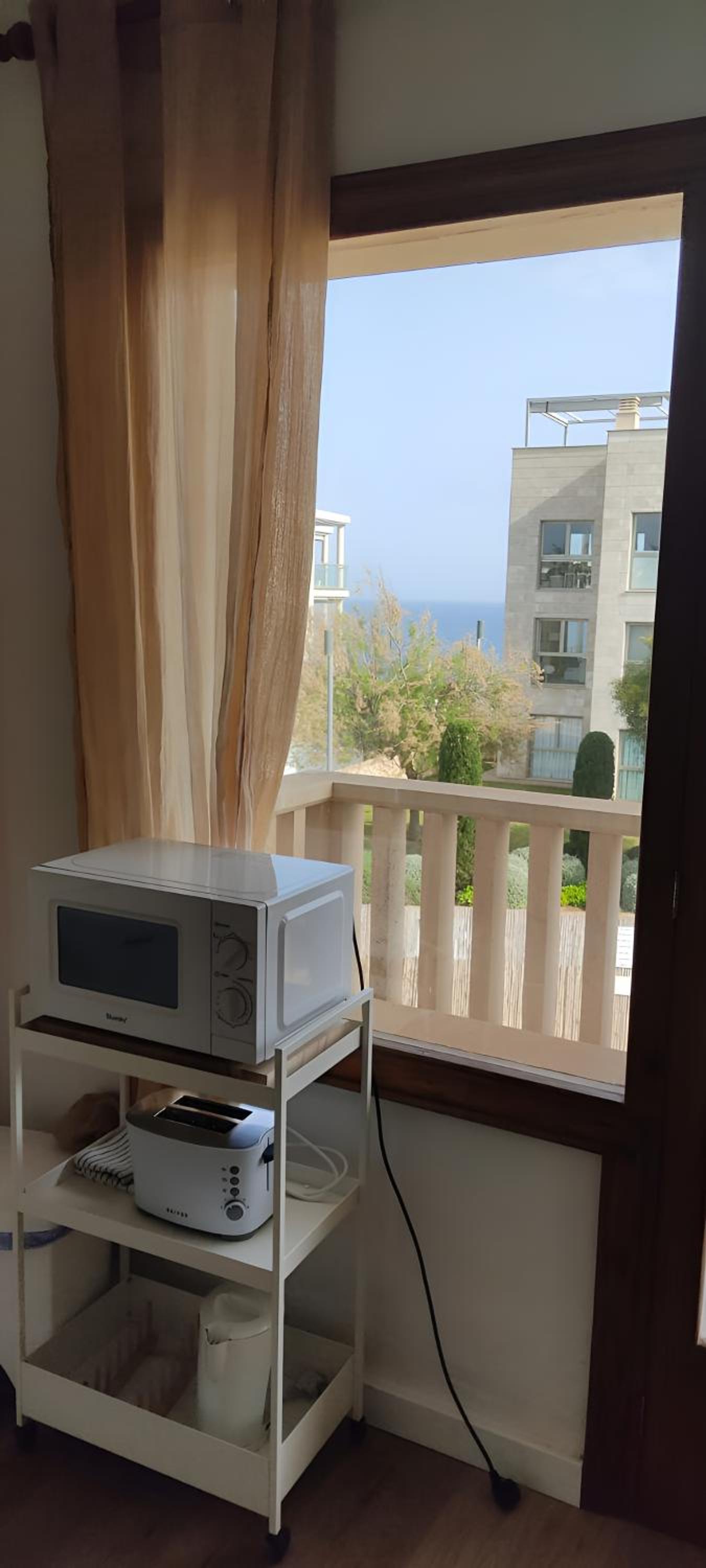 One-Bedroom Apartment with Sea View