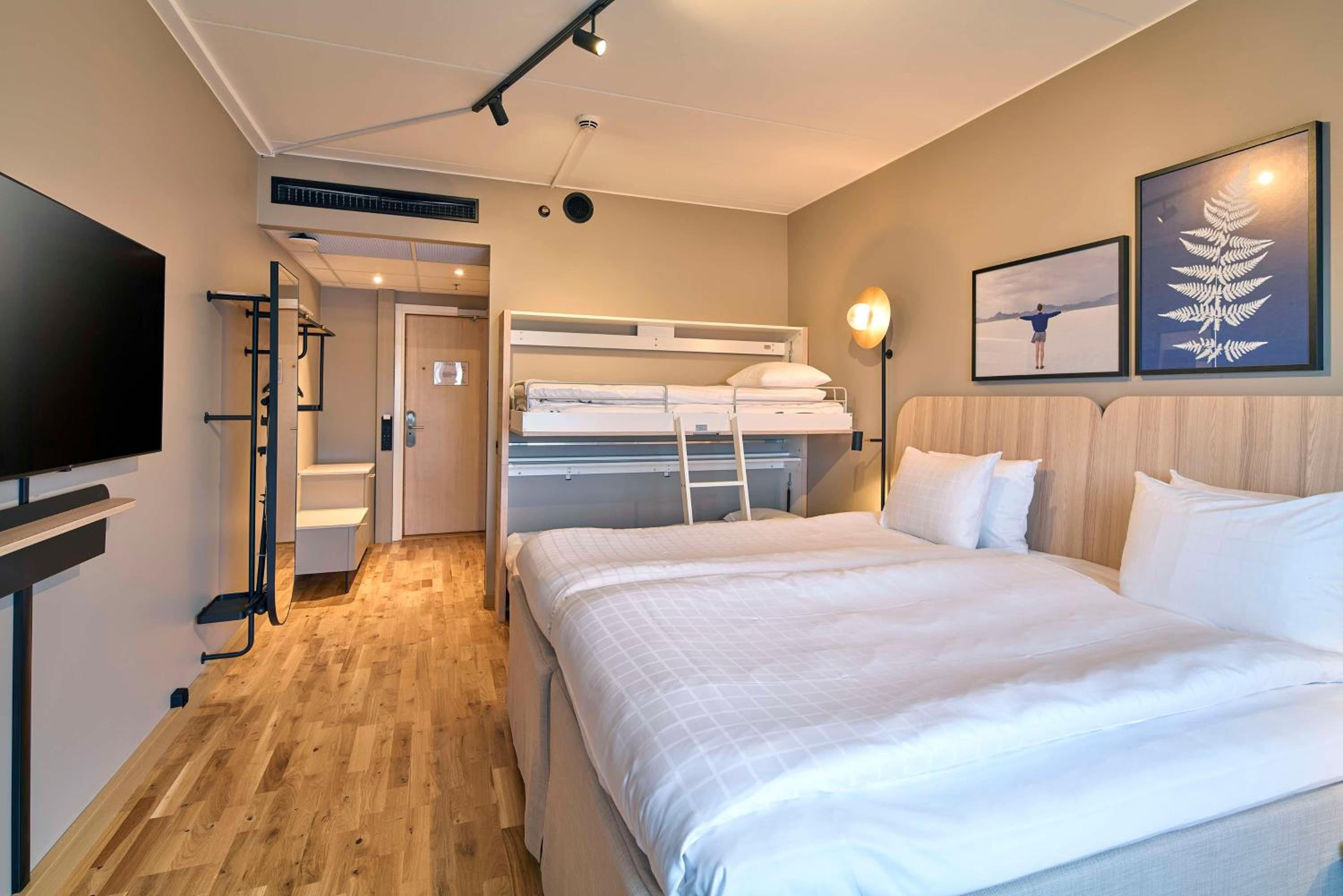 Standard Family Quadruple Room - Photo 2