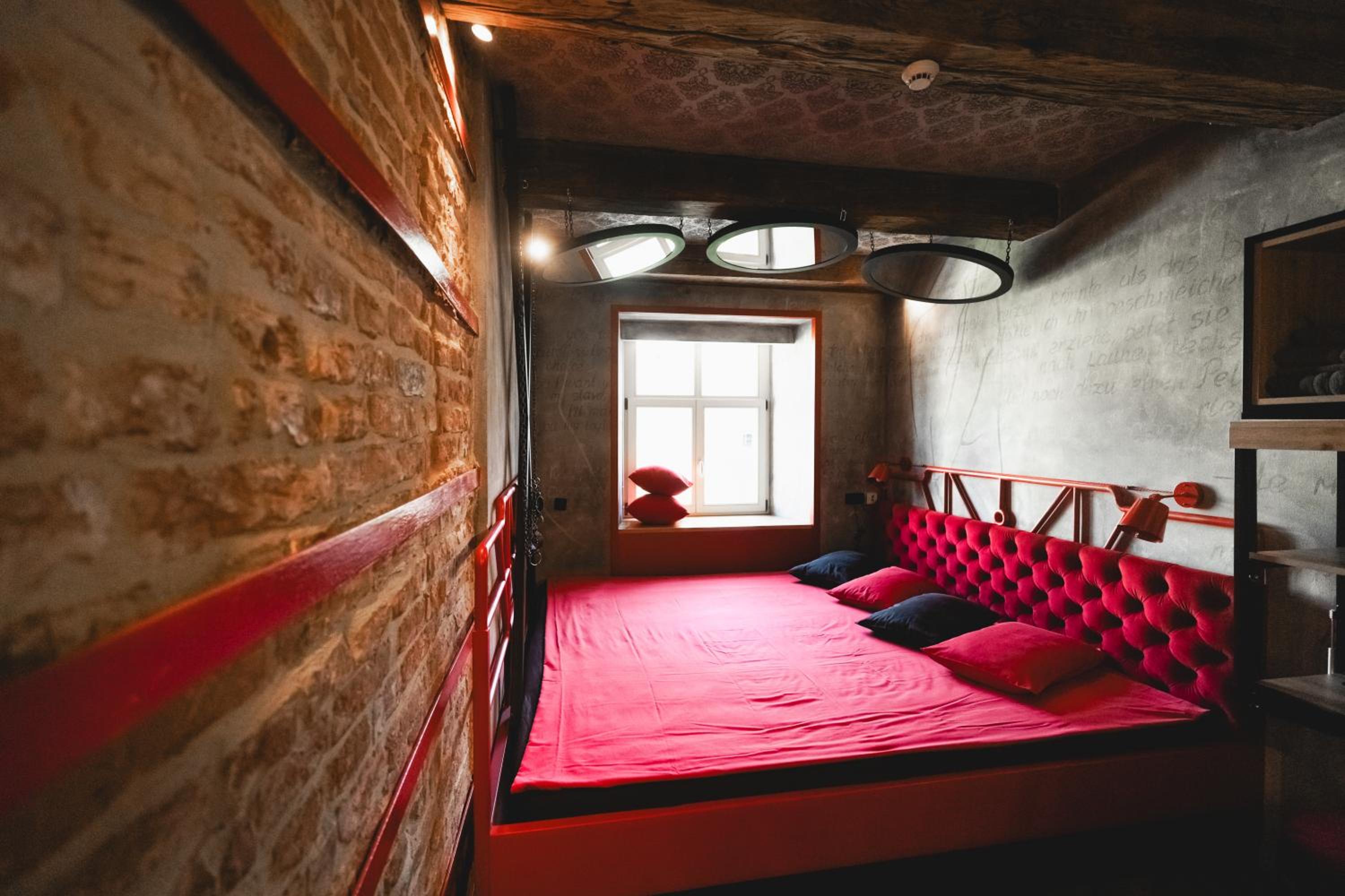 Superior King Room 5