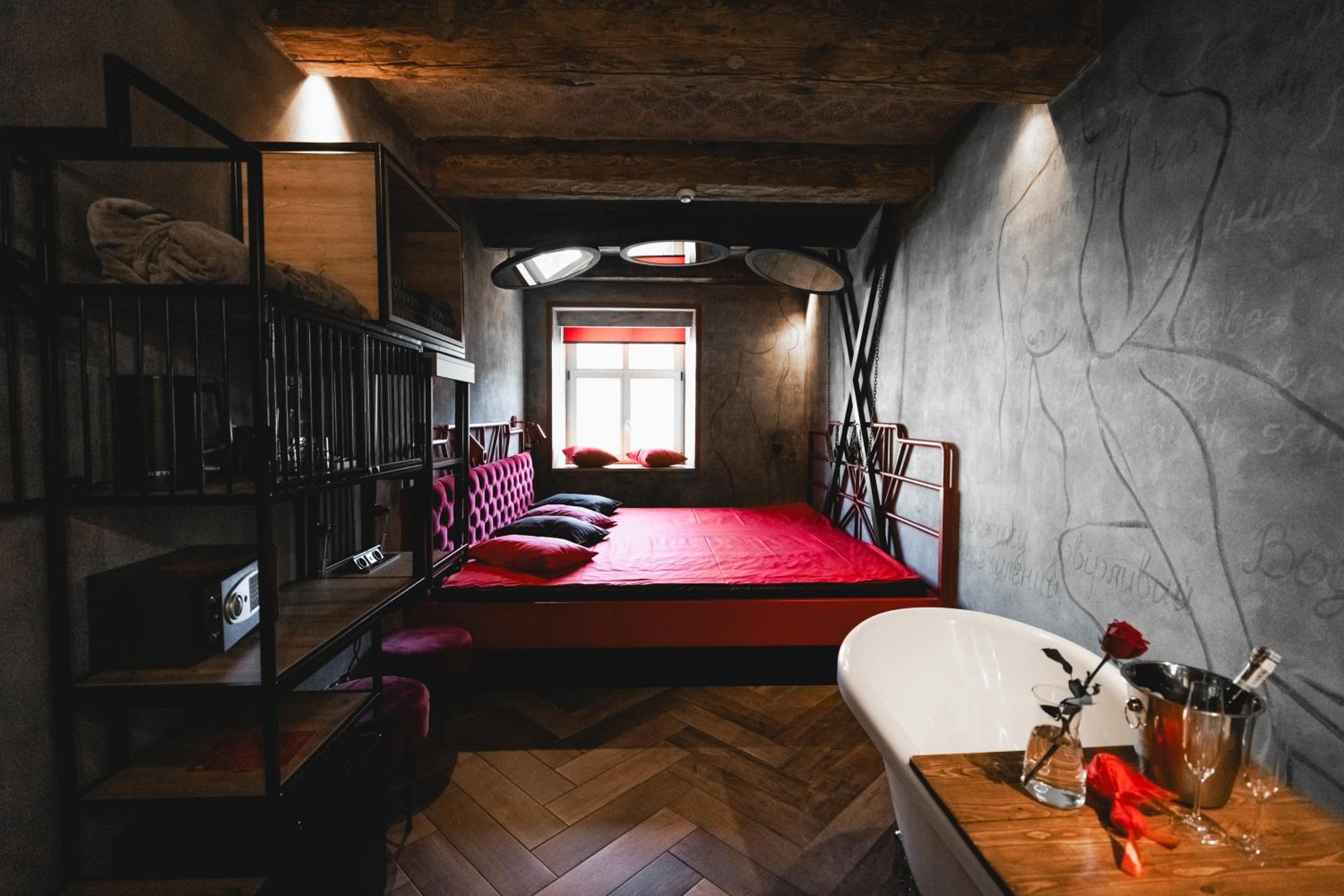 Superior King Room 6