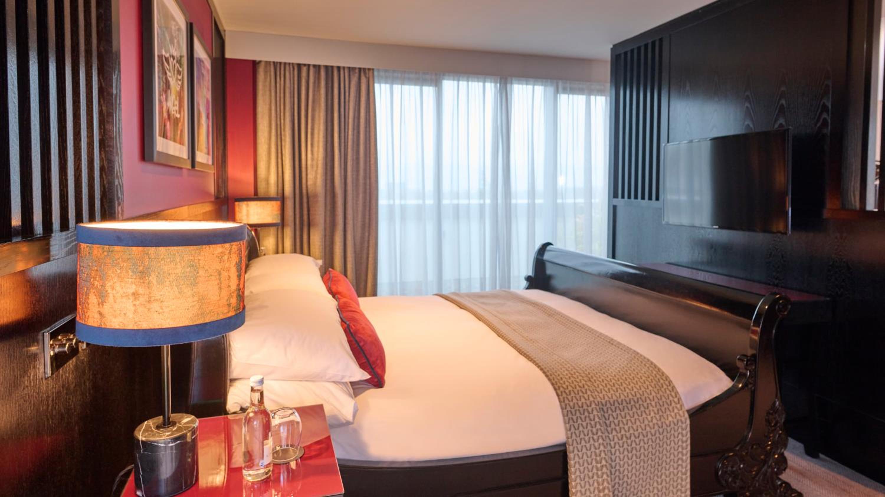 Signature Suite - Photo 5