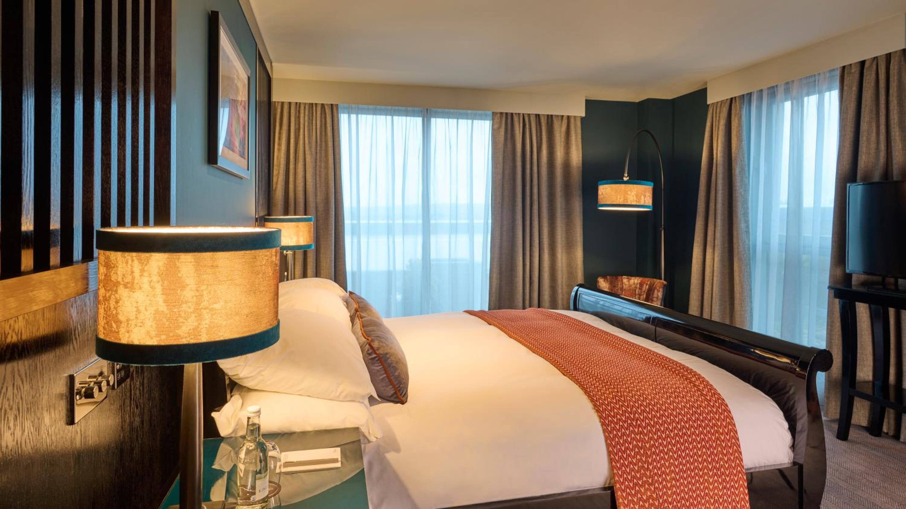Signature Suite - Photo 12