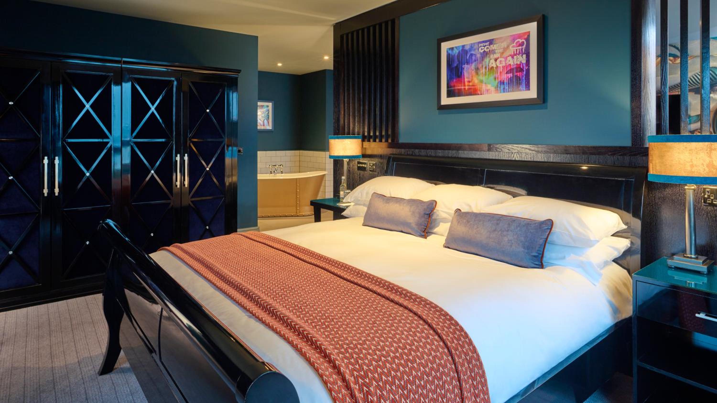 Signature Suite - Photo 4