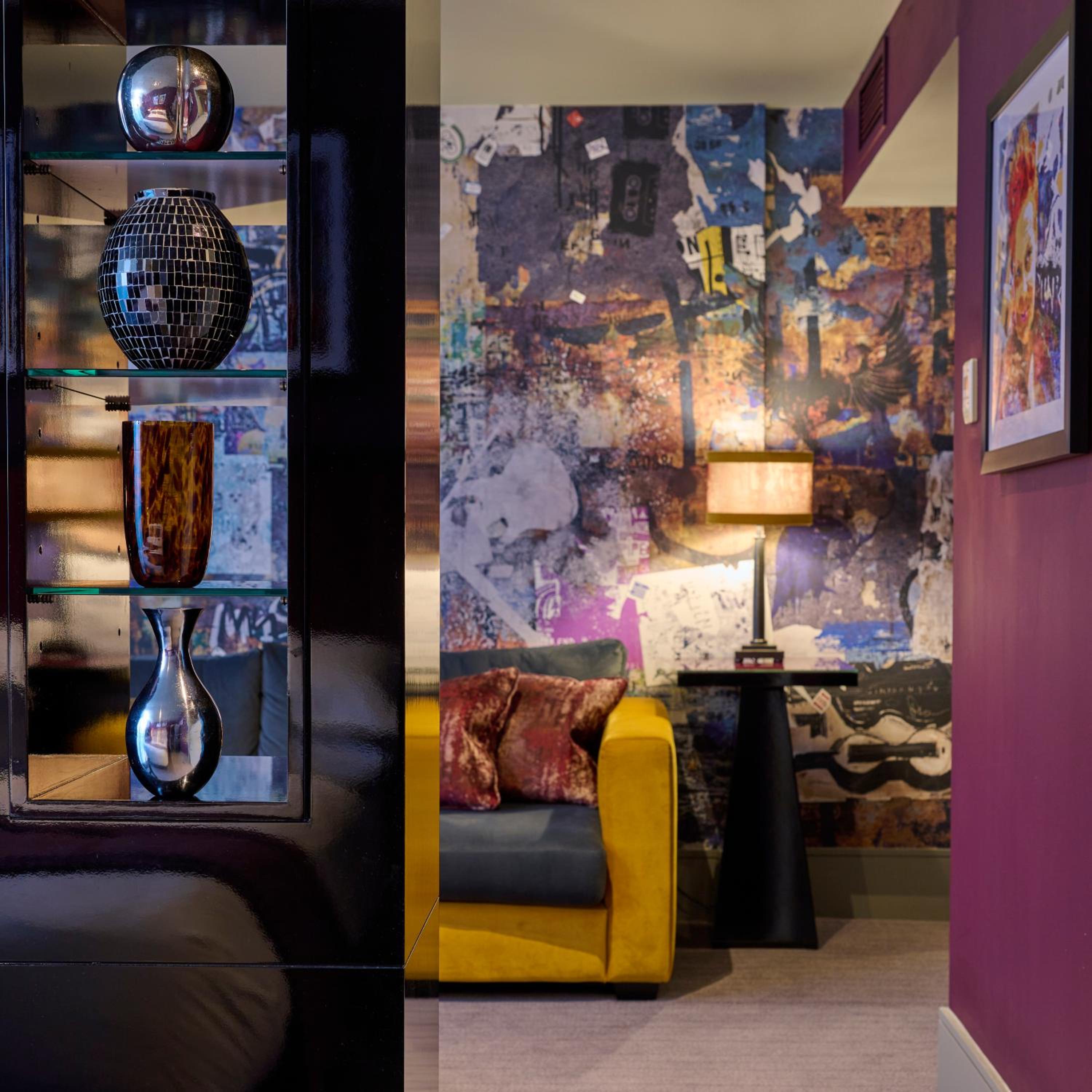 Signature Suite - Photo 11