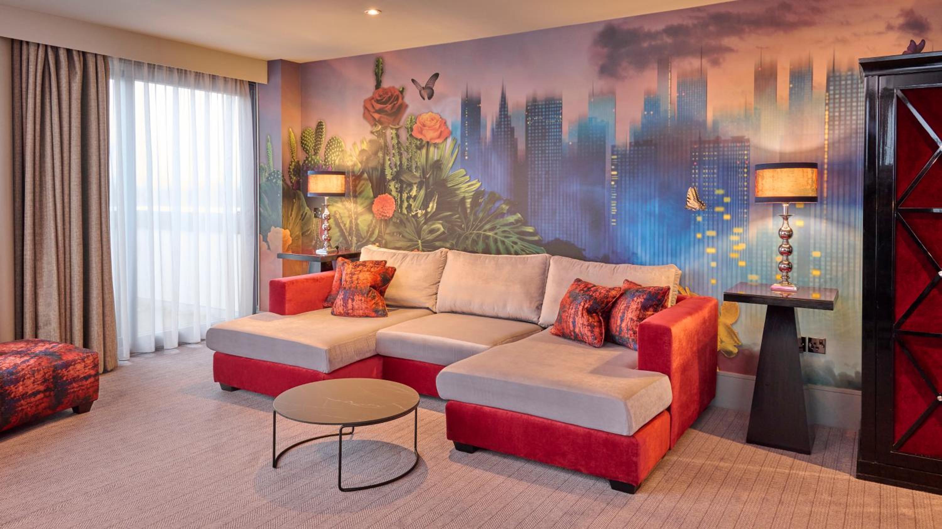 Signature Suite - Photo 1