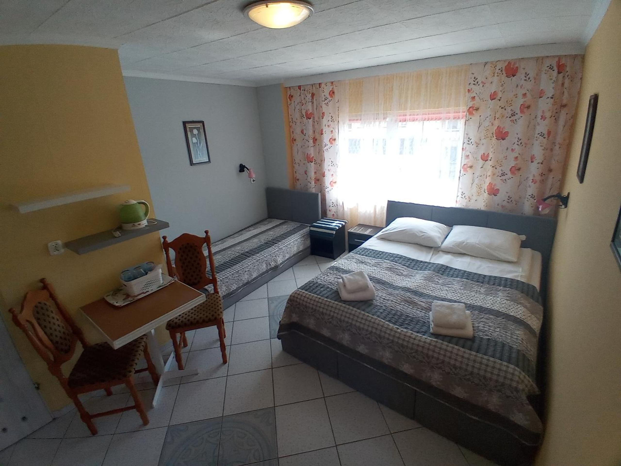 Basic Triple Room photo 3