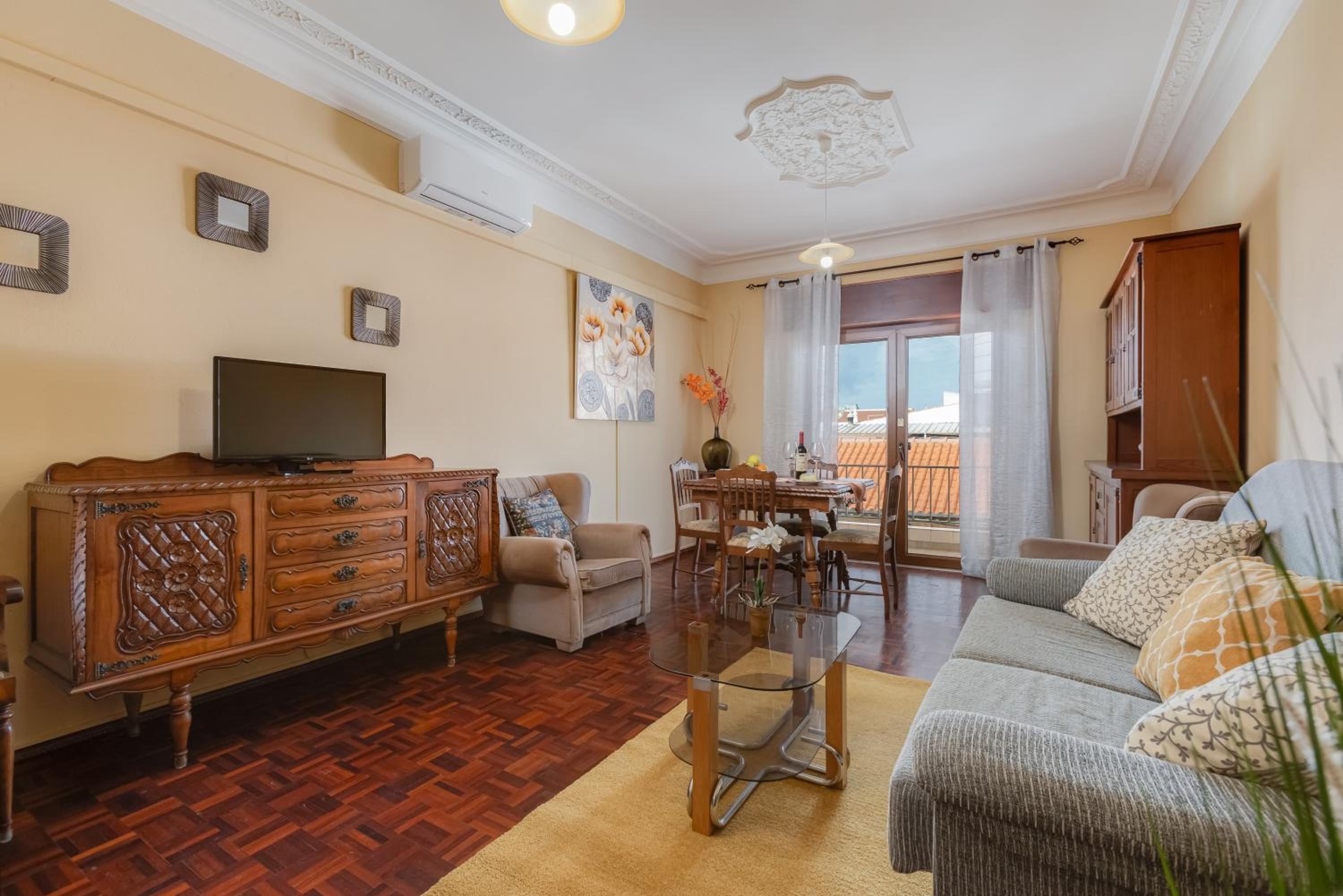 Three-Bedroom House photo 3