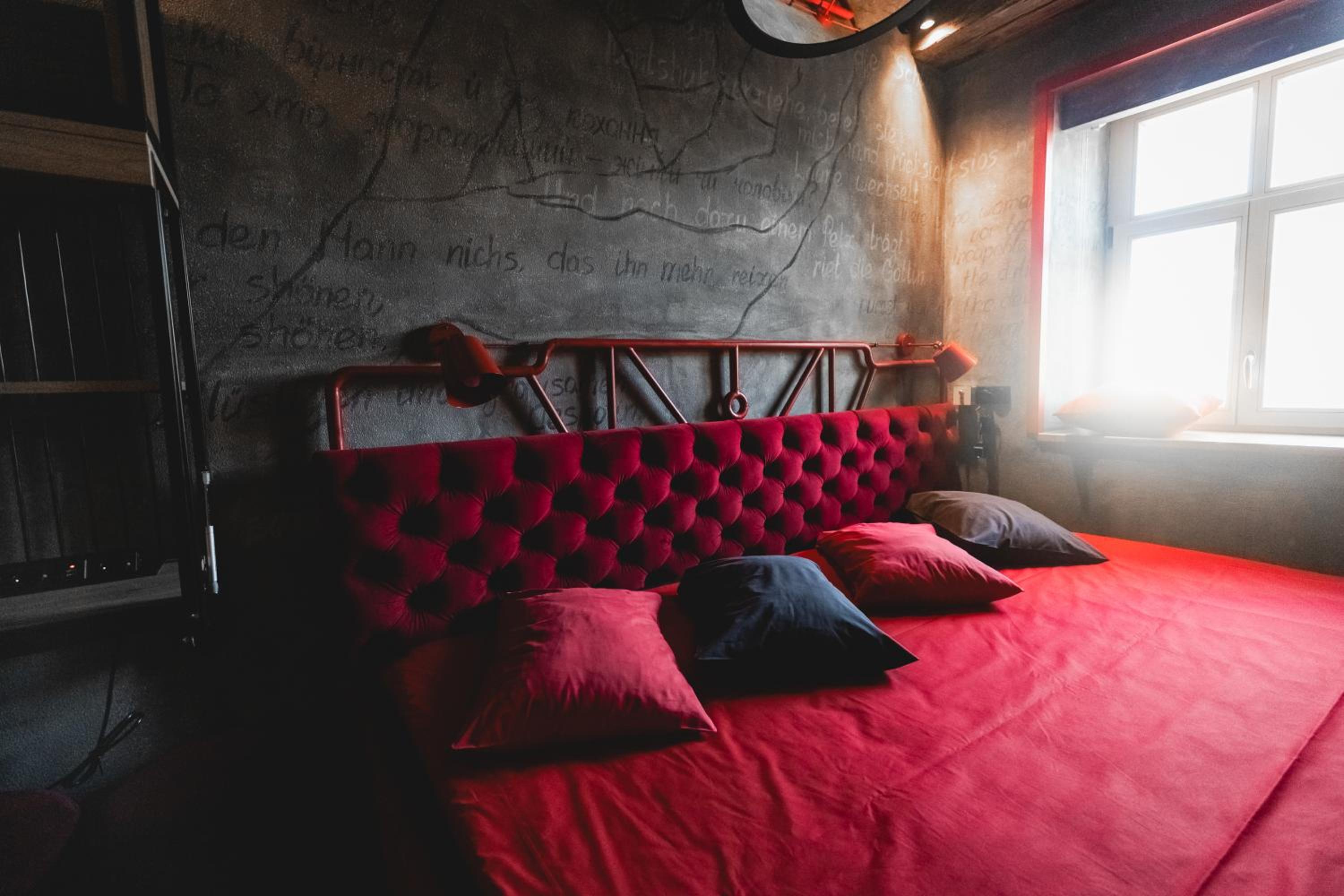 Superior King Room 10