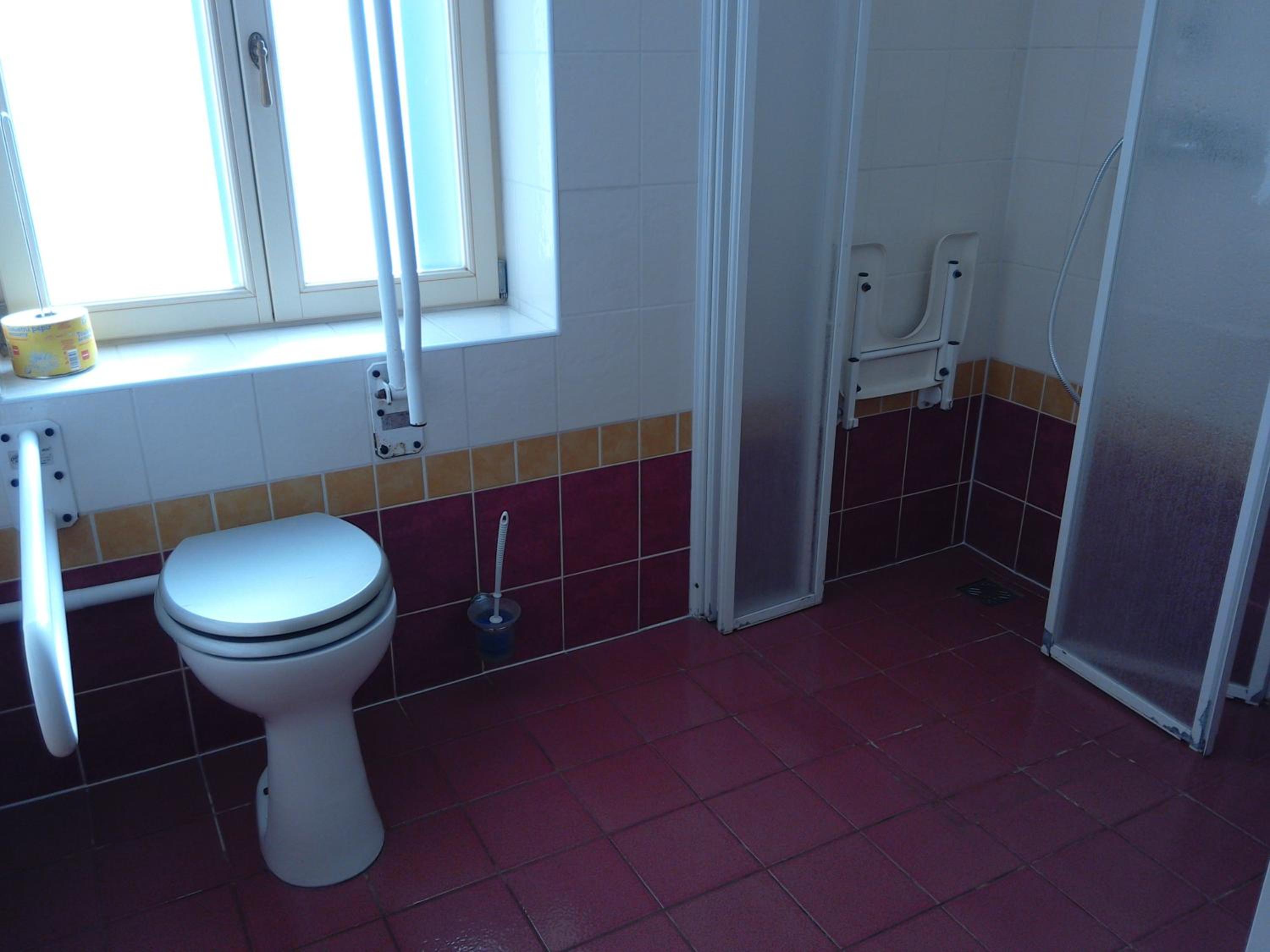 Quadruple Room - Disability Access photo 2