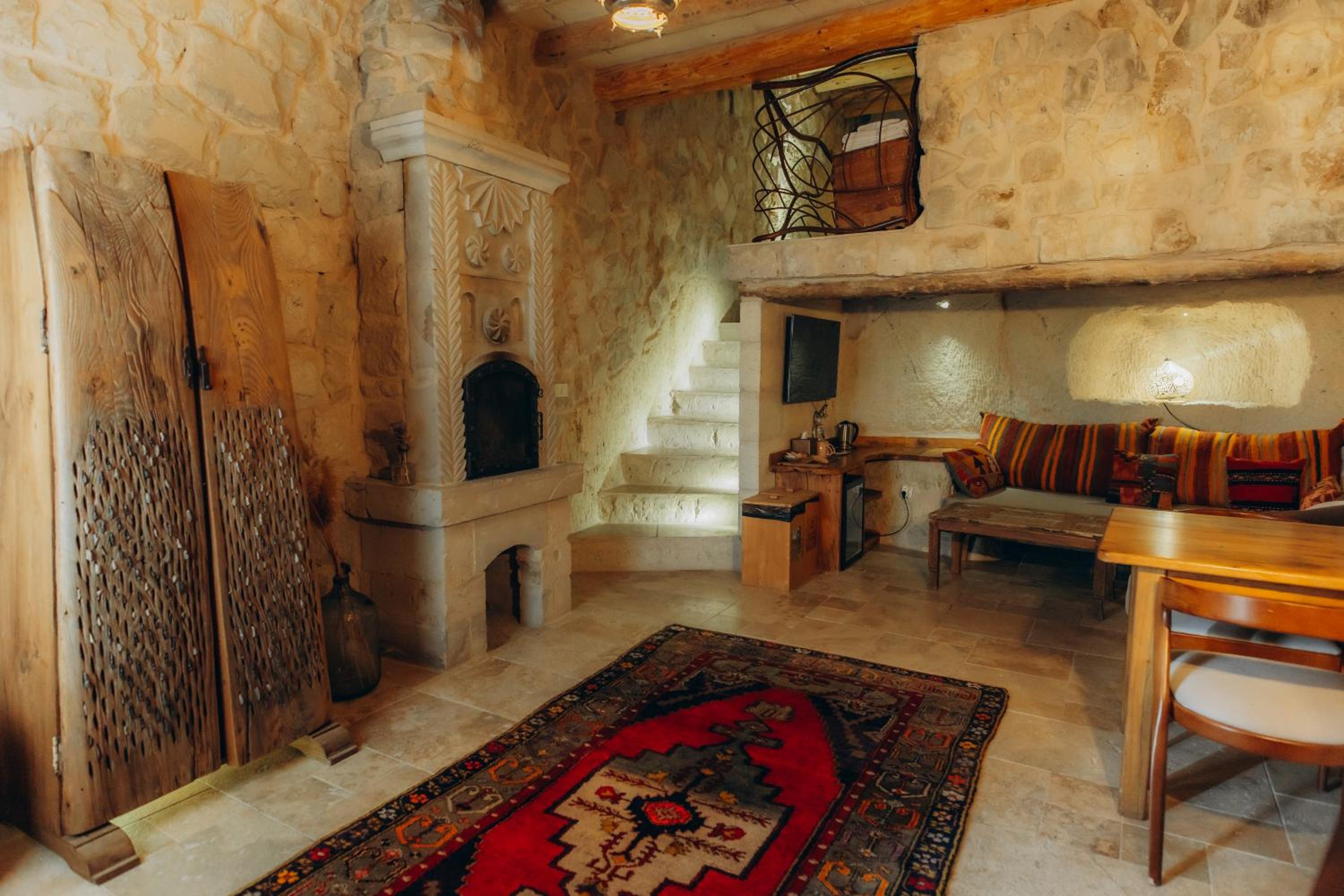 Queen Room with Balcony - Photo 1