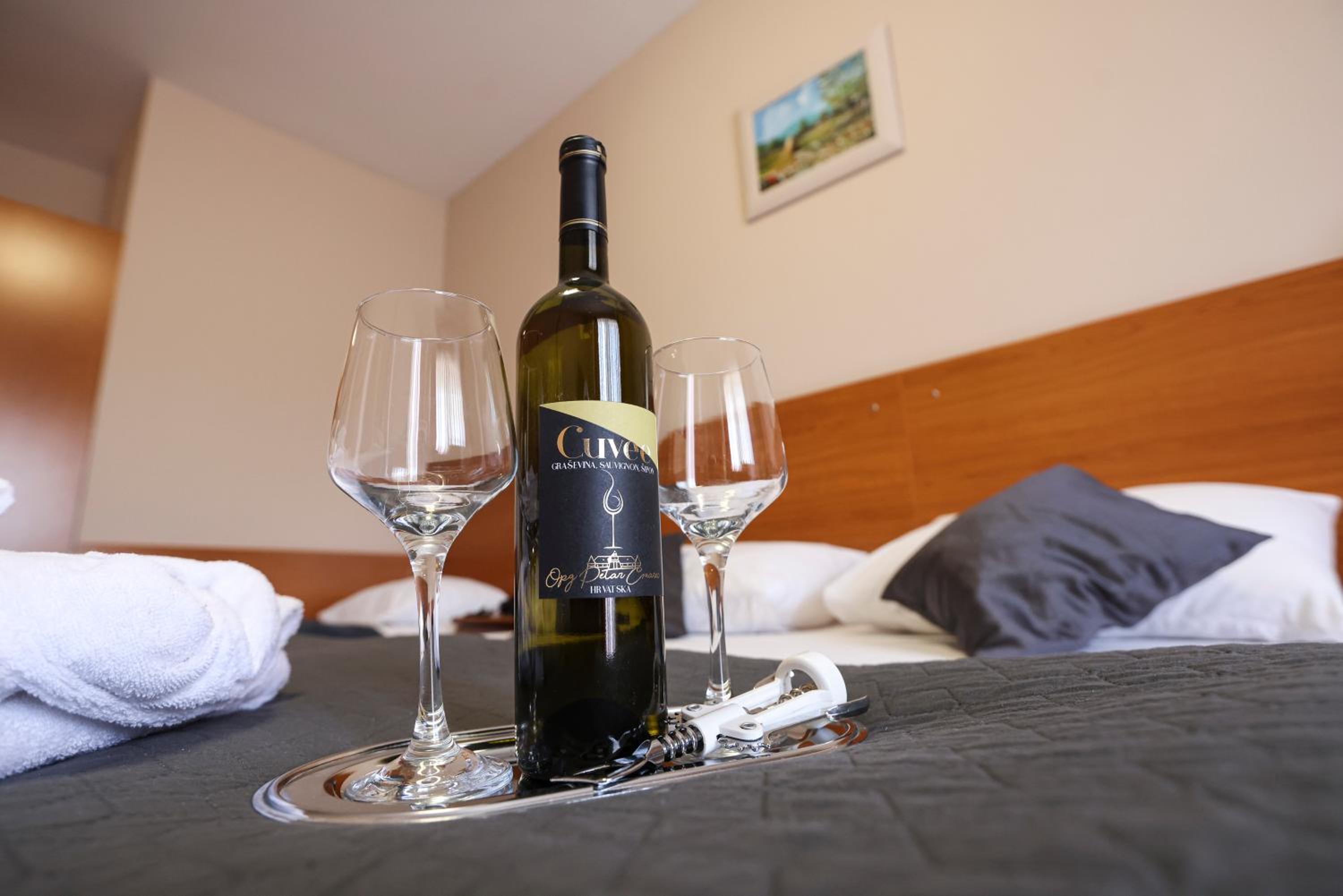 Double Room - Photo 2