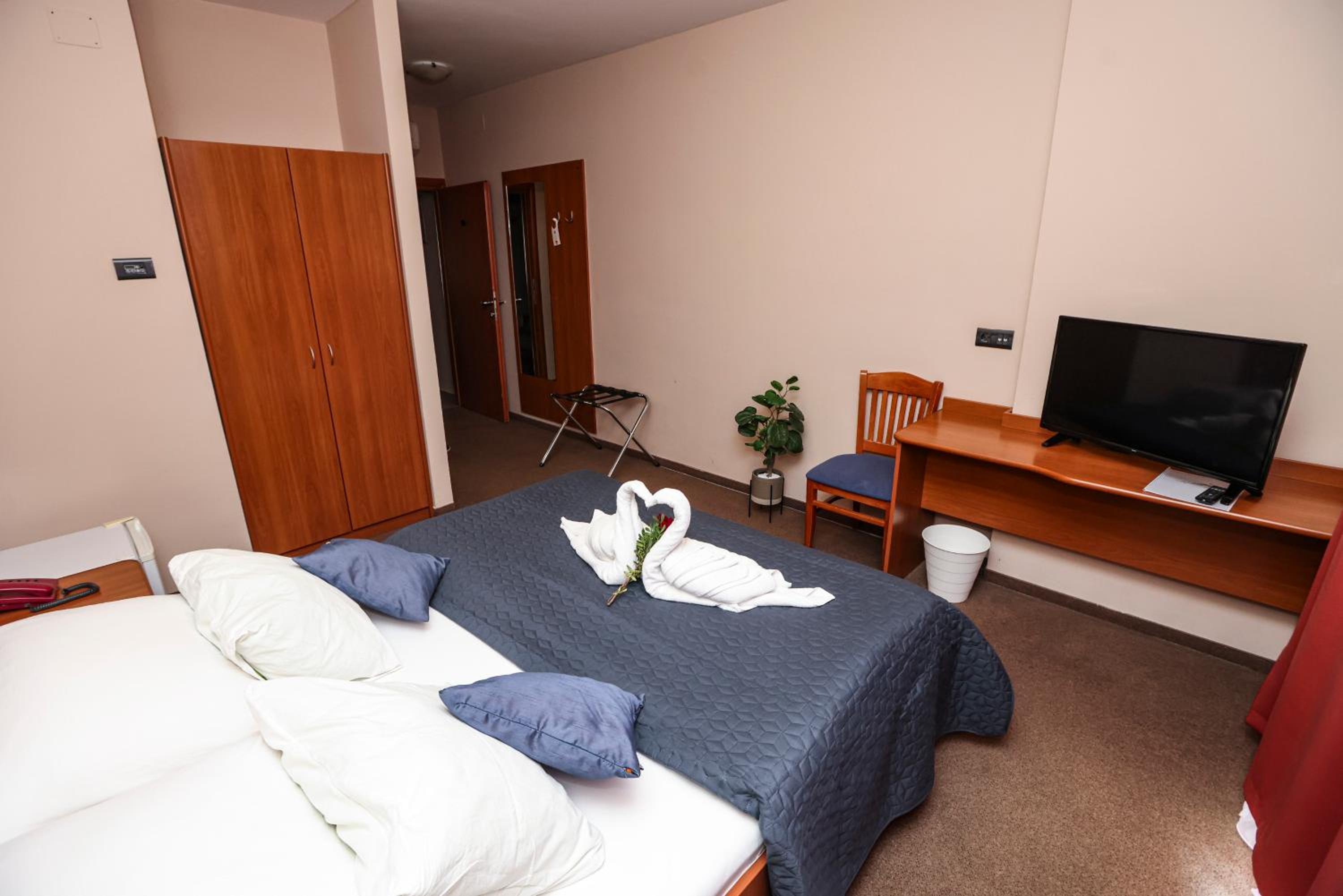 Double Room - Photo 1