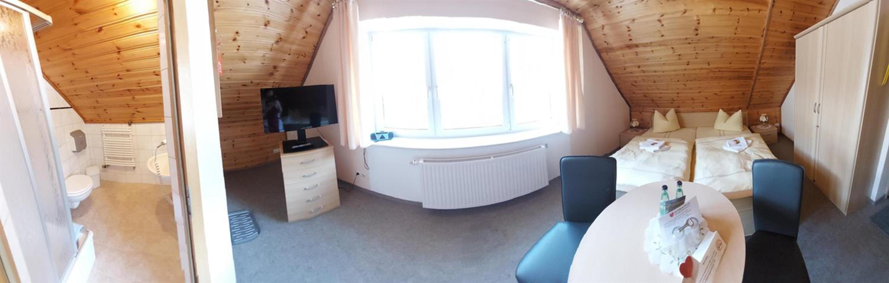 Double Room with Private Bathroom photo 3