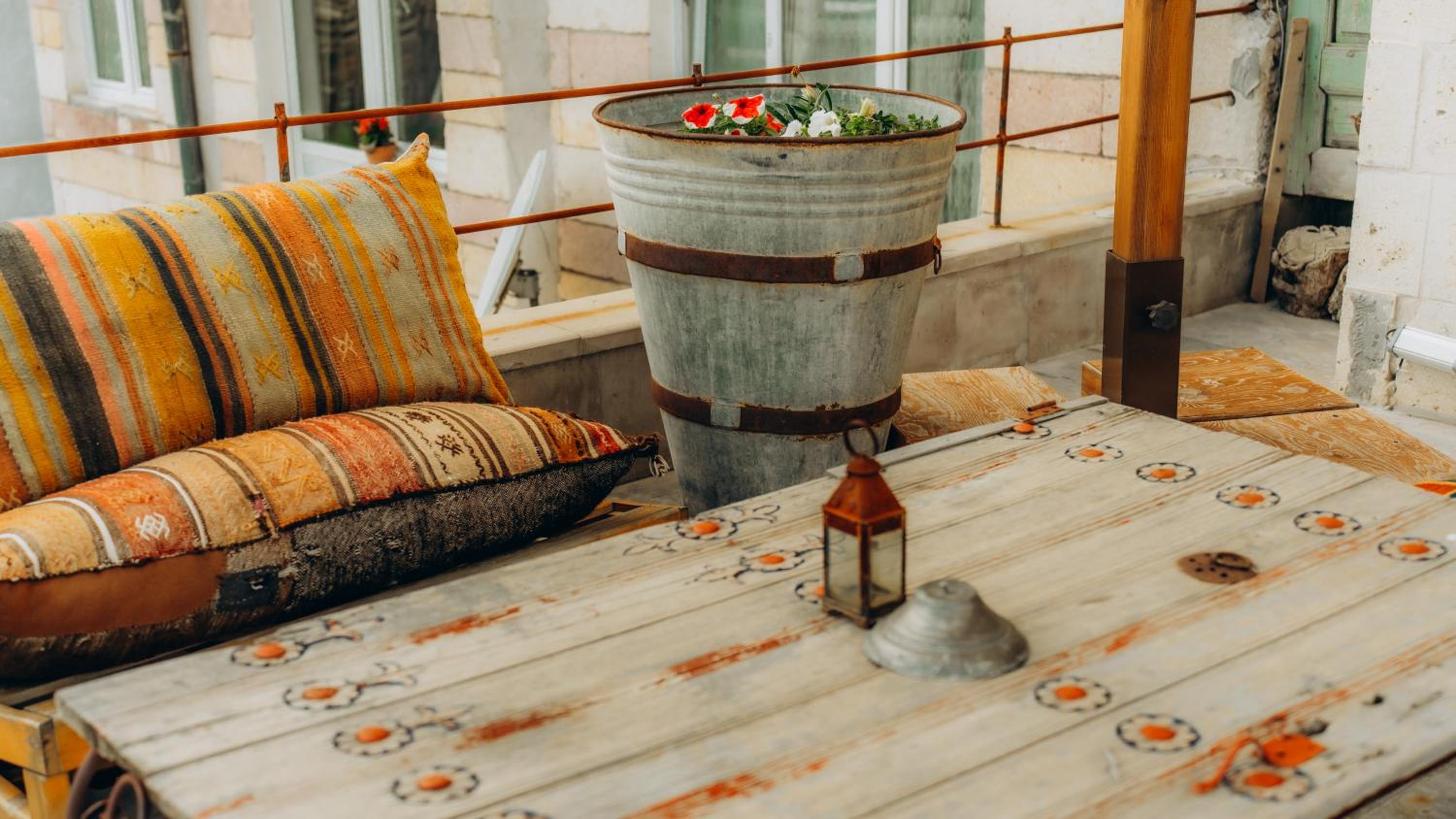 Queen Room with Balcony - Photo 8