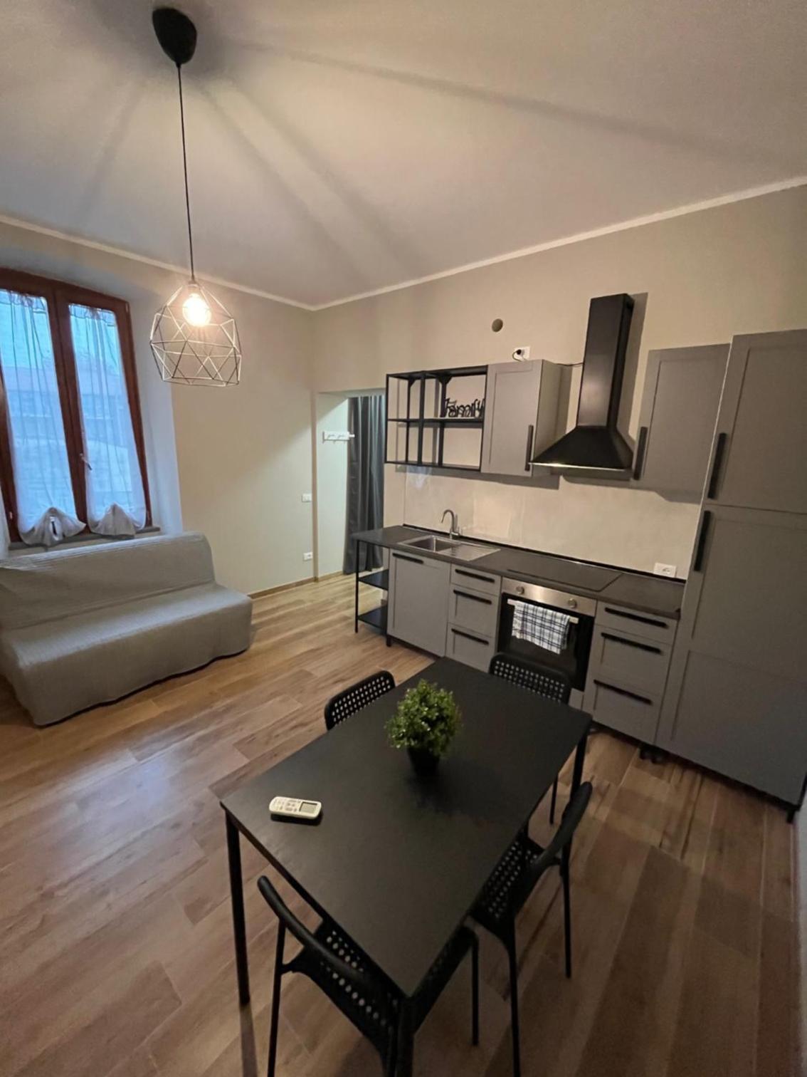 Deluxe One-Bedroom Apartment photo 2