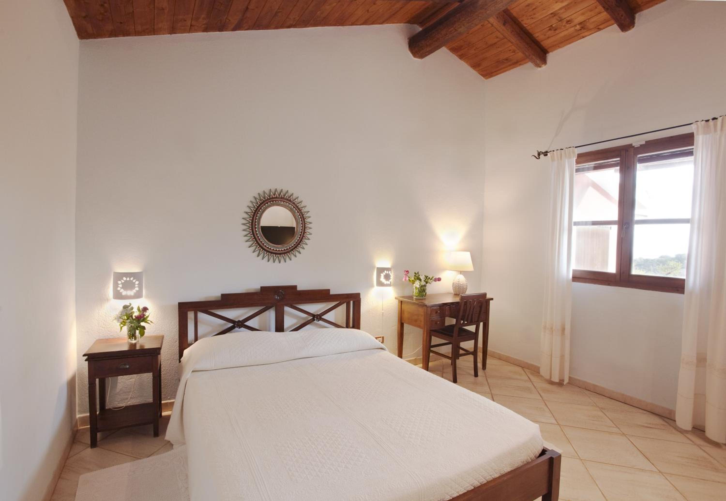 Classic Double Room - Photo 12