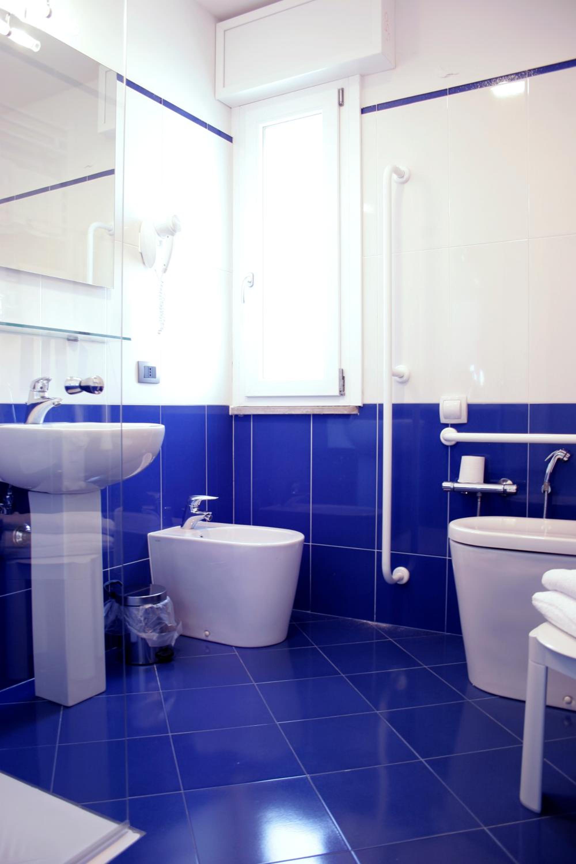 Triple Room - Photo 7