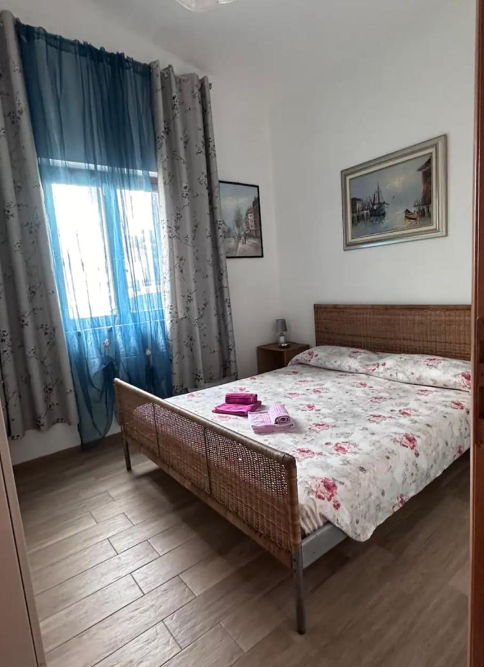Double Room with Shared Bathroom photo 2