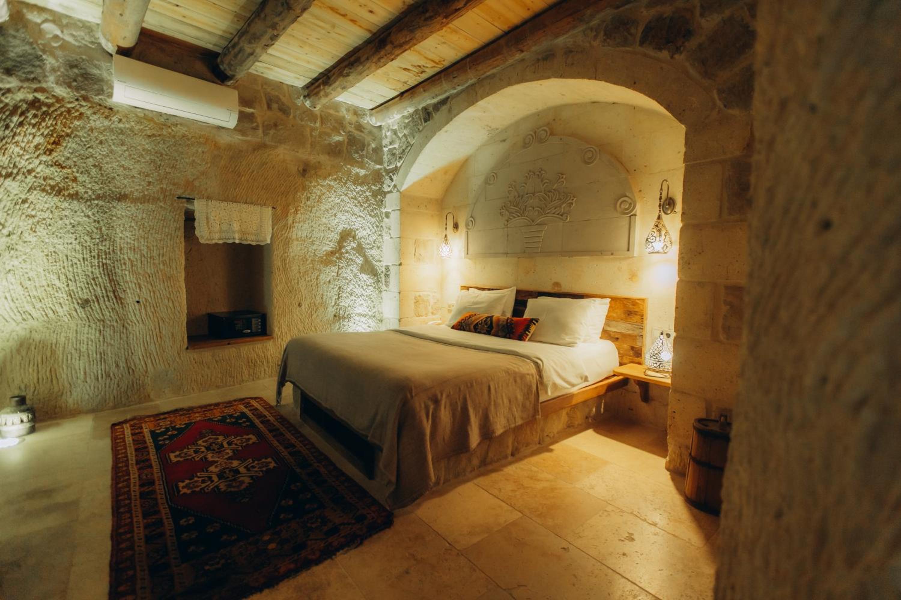 Deluxe Suite - Photo 7