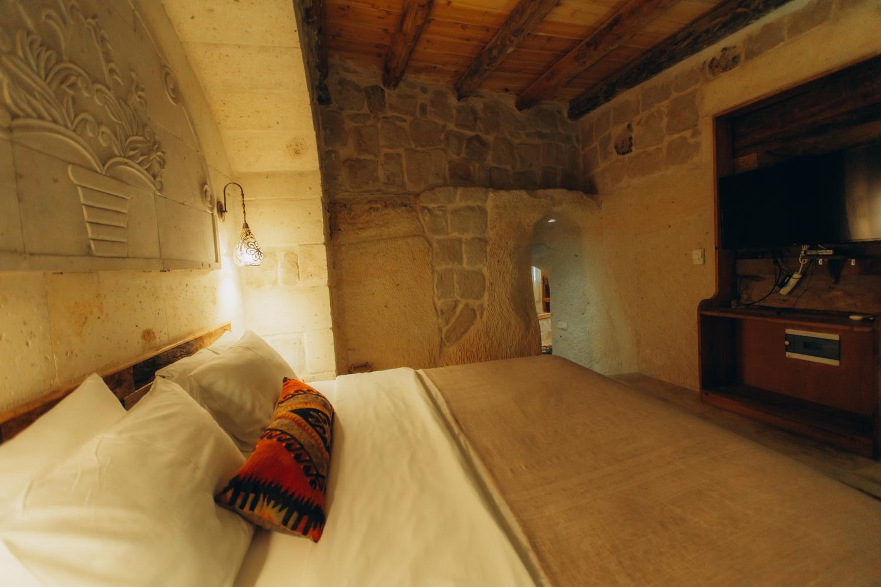 Deluxe Suite - Photo 8