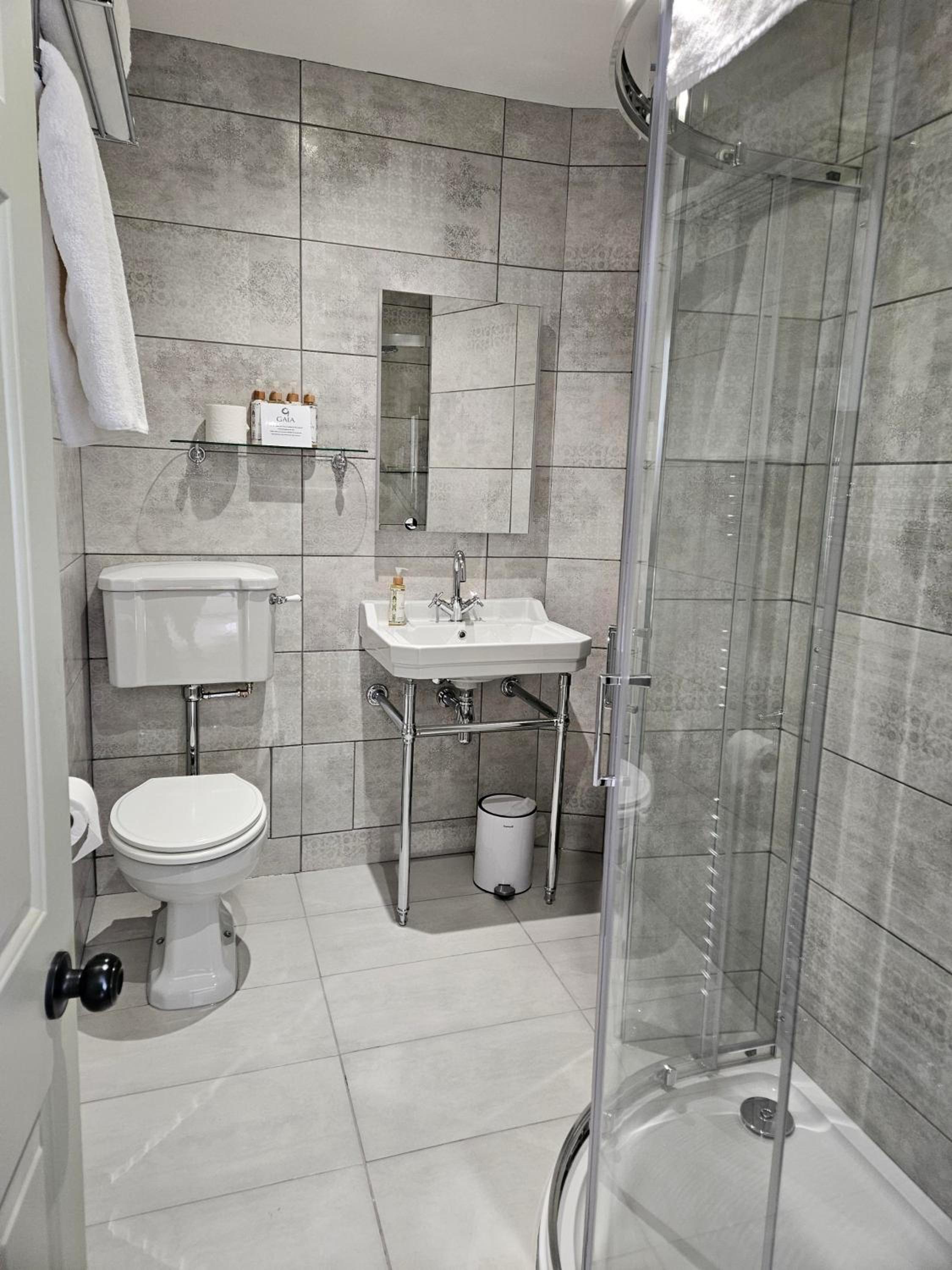 Small Double Room - Photo 4