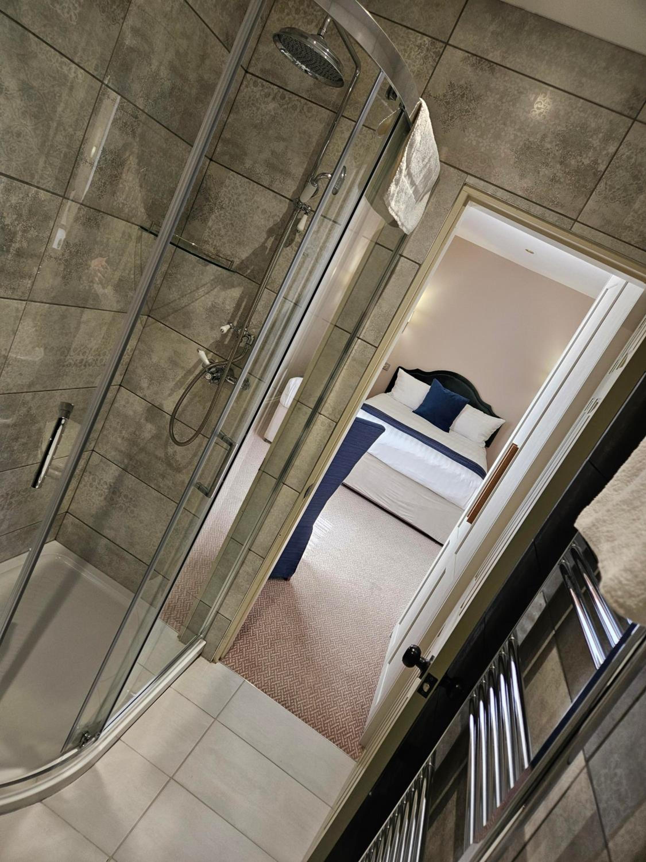 Small Double Room - Photo 3