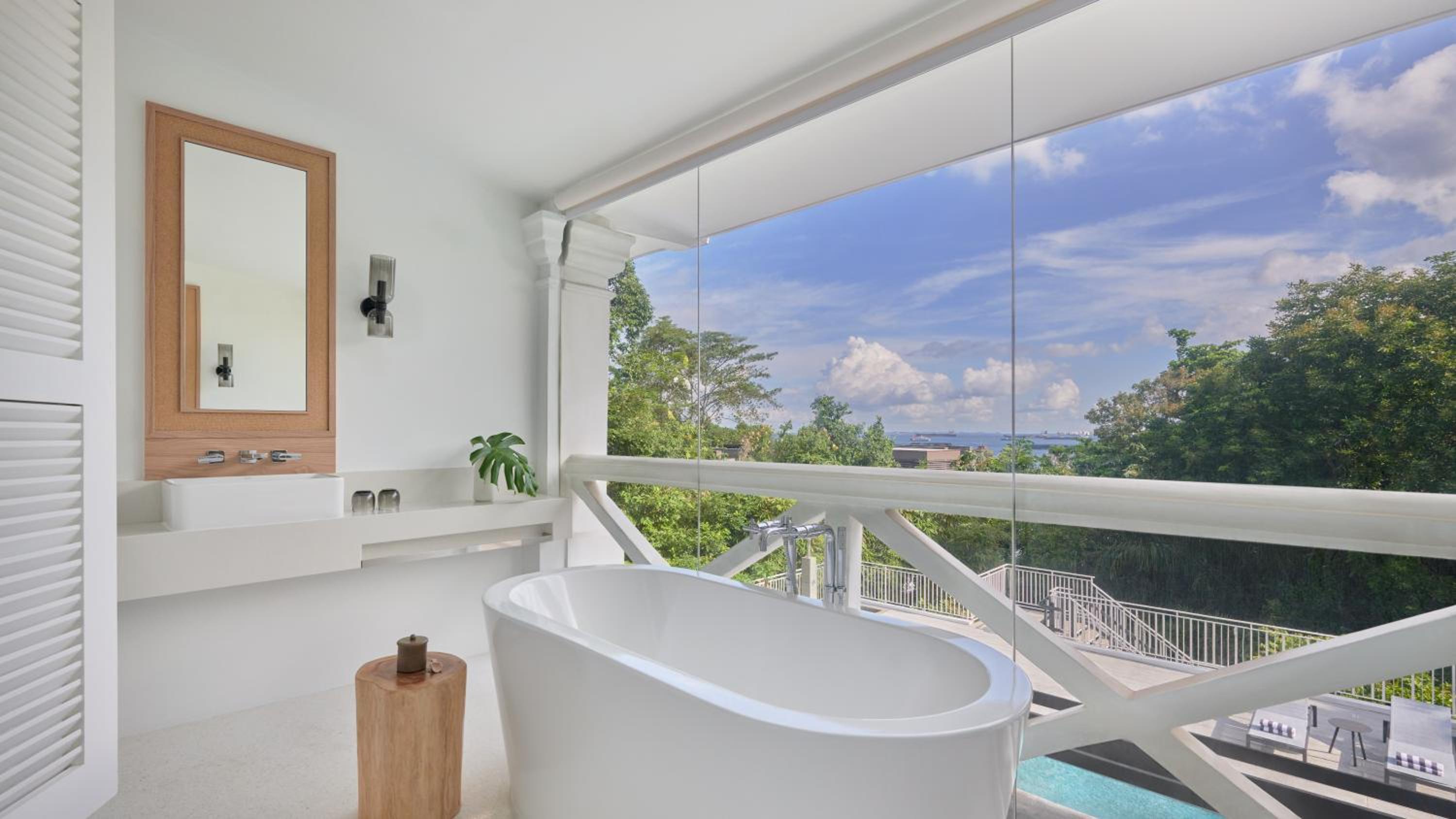 Junior Suite with Pool View thumbnail 5