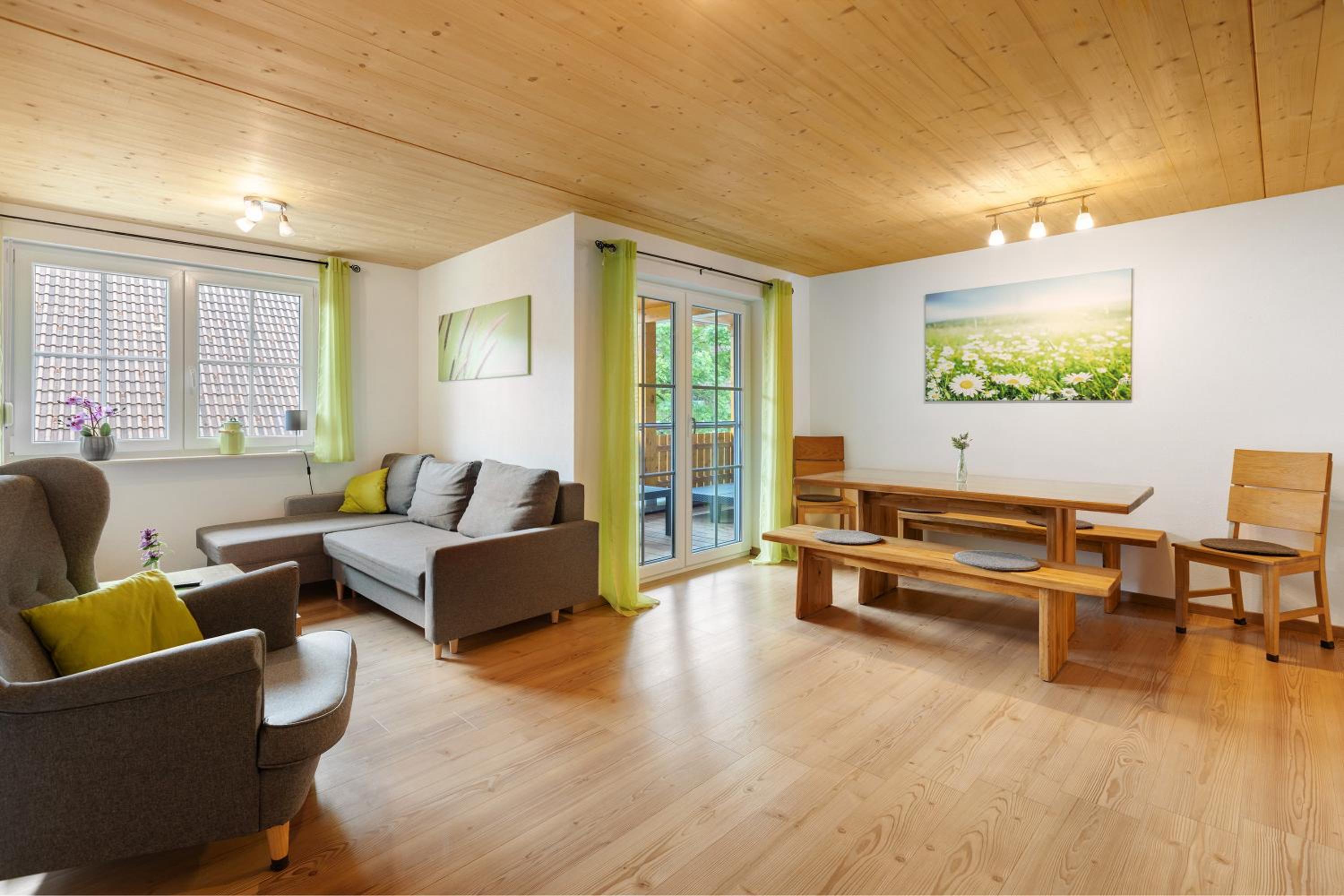 Two-Bedroom Deluxe Apartment with Balcony